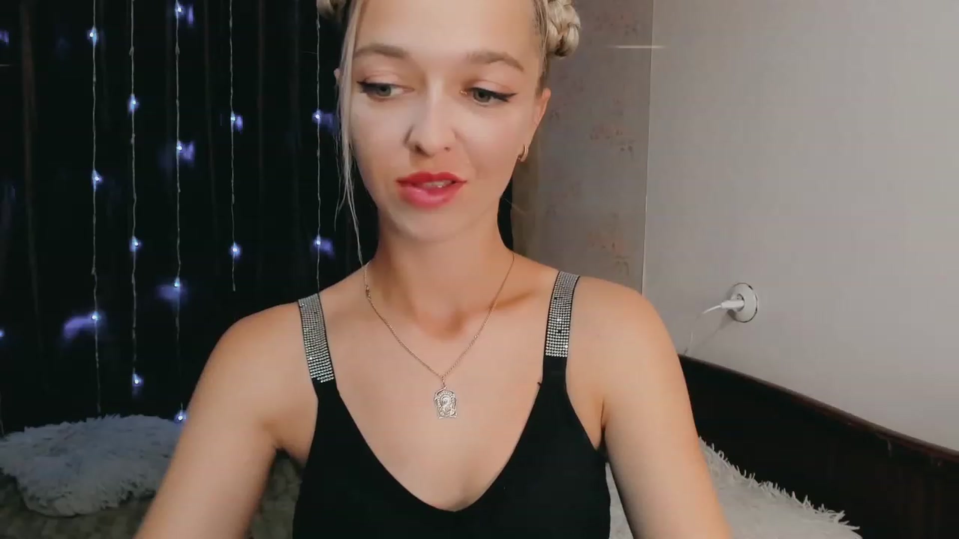 Gallery image thumbnail from Ambri_Lili's myfreecams stream on, 09/11/2023, 14:50 image 3 of 20