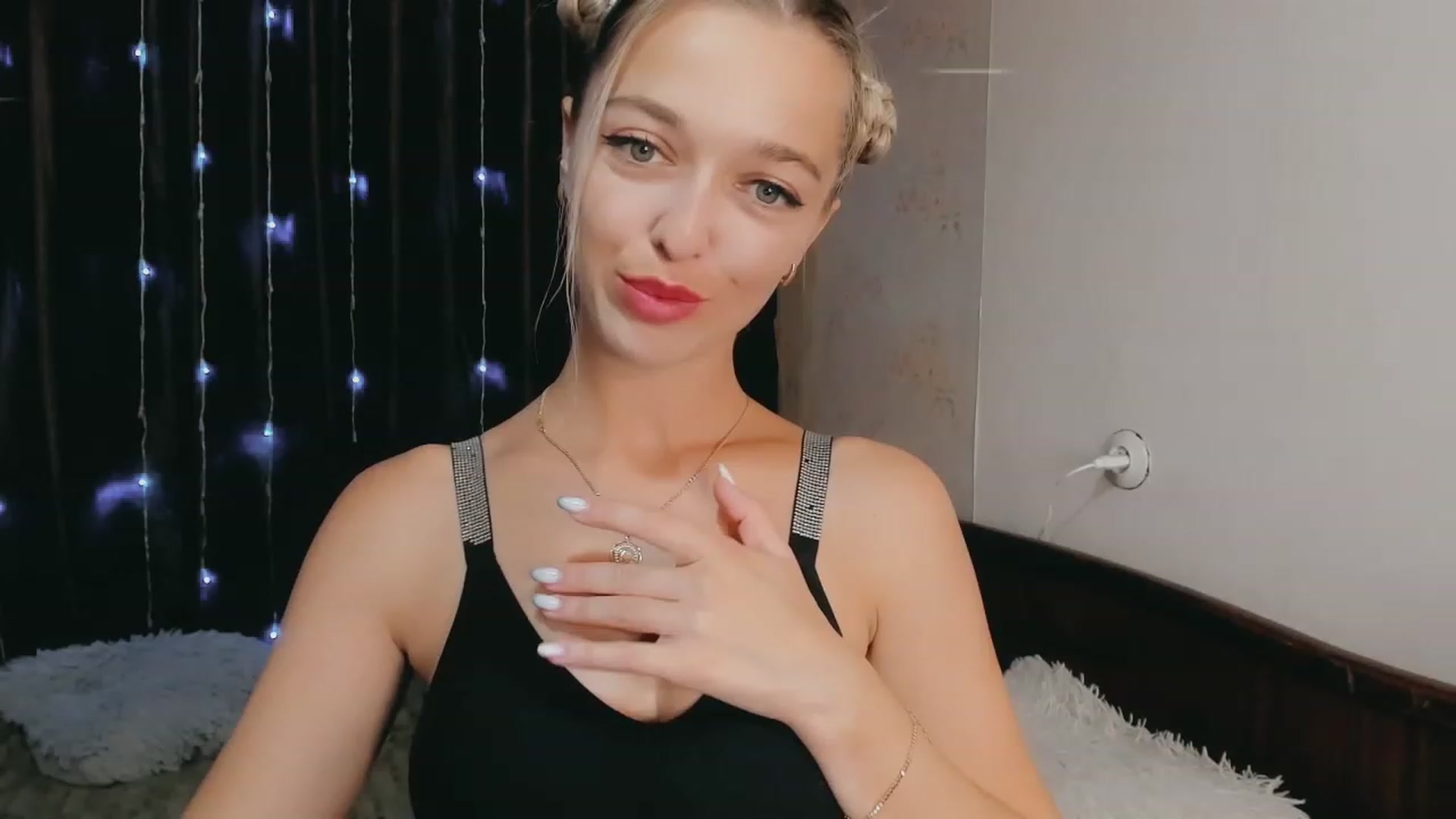 Gallery image thumbnail from Ambri_Lili's myfreecams stream on, 09/11/2023, 14:50 image 10 of 20