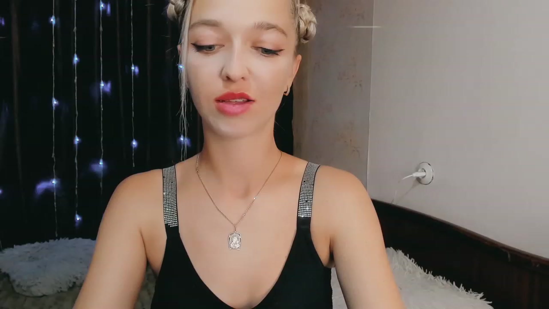 Gallery image thumbnail from Ambri_Lili's myfreecams stream on, 09/11/2023, 14:50 image 13 of 20