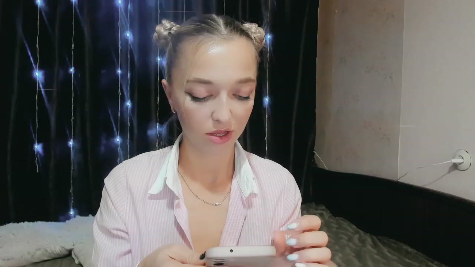 Gallery image thumbnail from Ambri_Lili's myfreecams stream on, 09/20/2023, 15:35 image 19 of 20