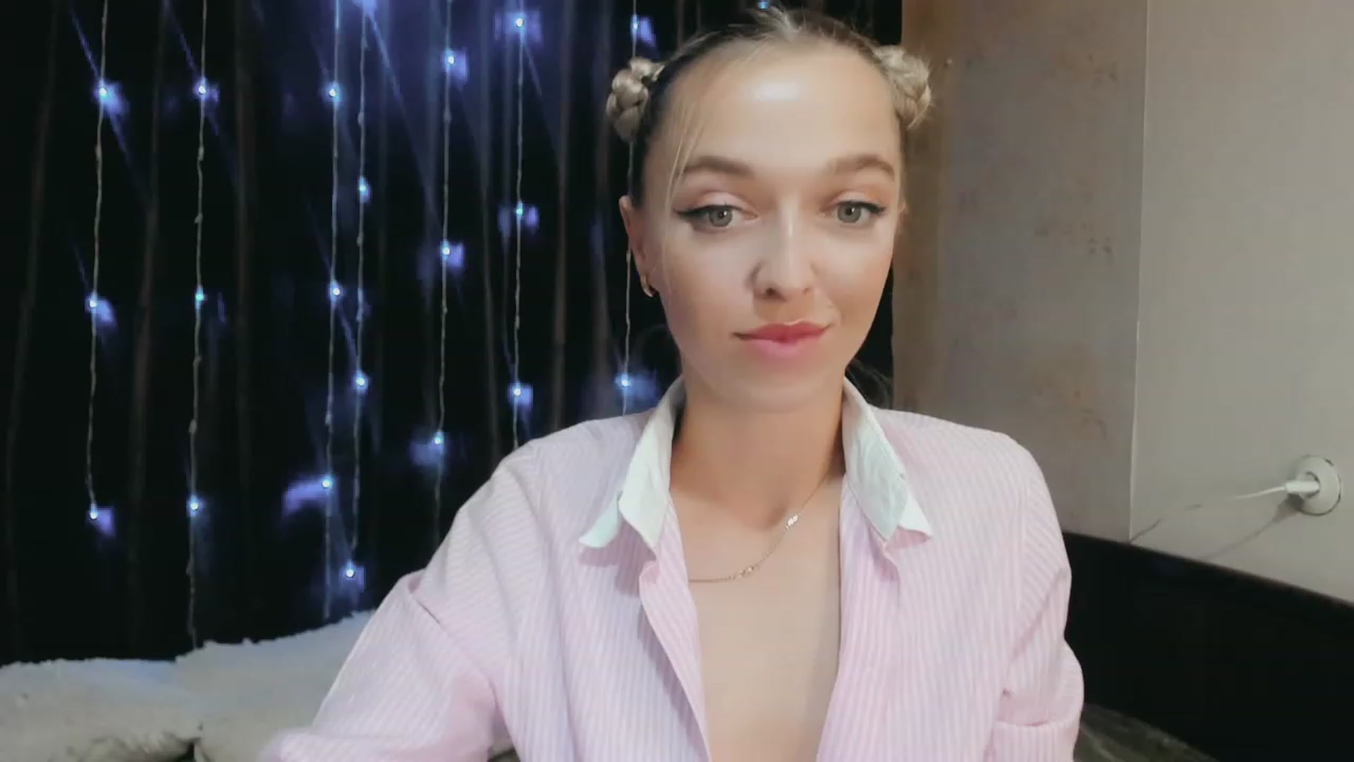 Gallery image thumbnail from Ambri_Lili's myfreecams stream on, 09/20/2023, 15:35 image 9 of 20