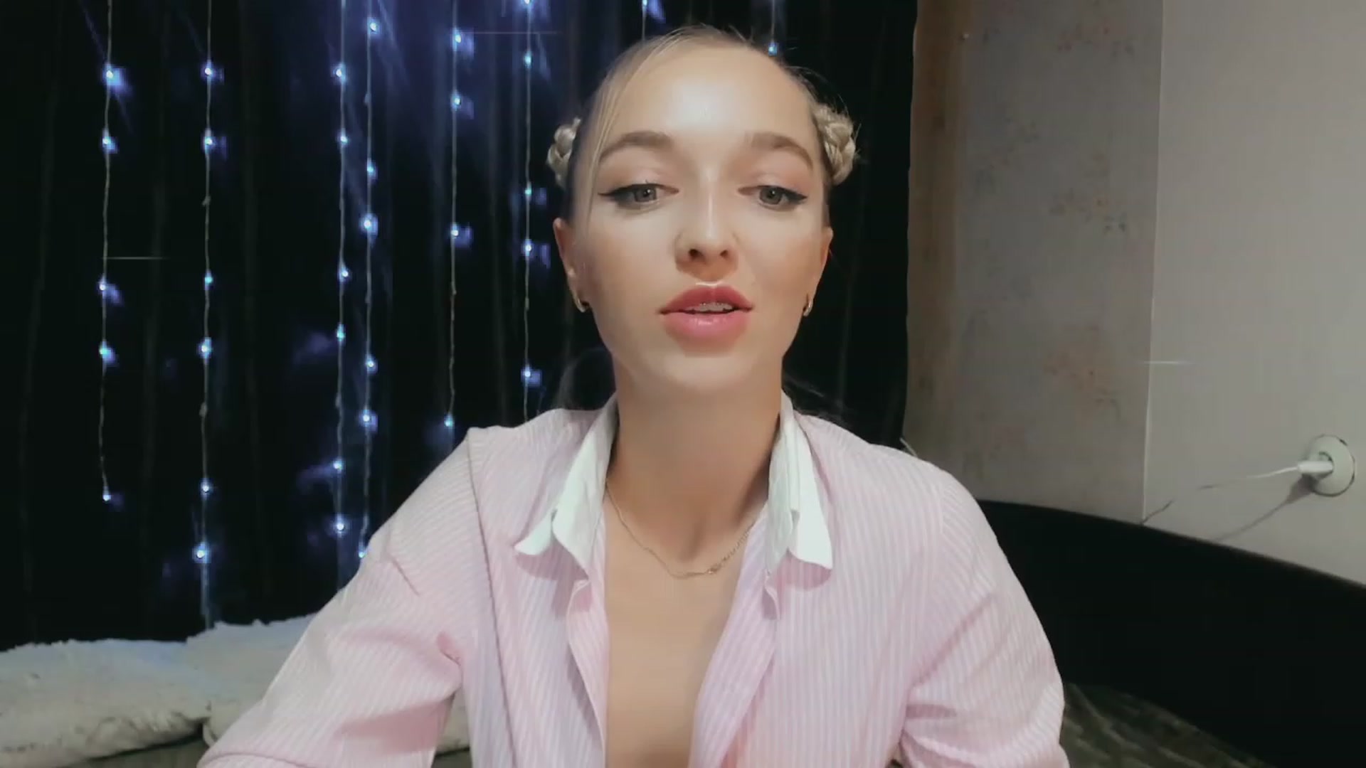 Gallery image thumbnail from Ambri_Lili's myfreecams stream on, 09/20/2023, 15:35 image 15 of 20