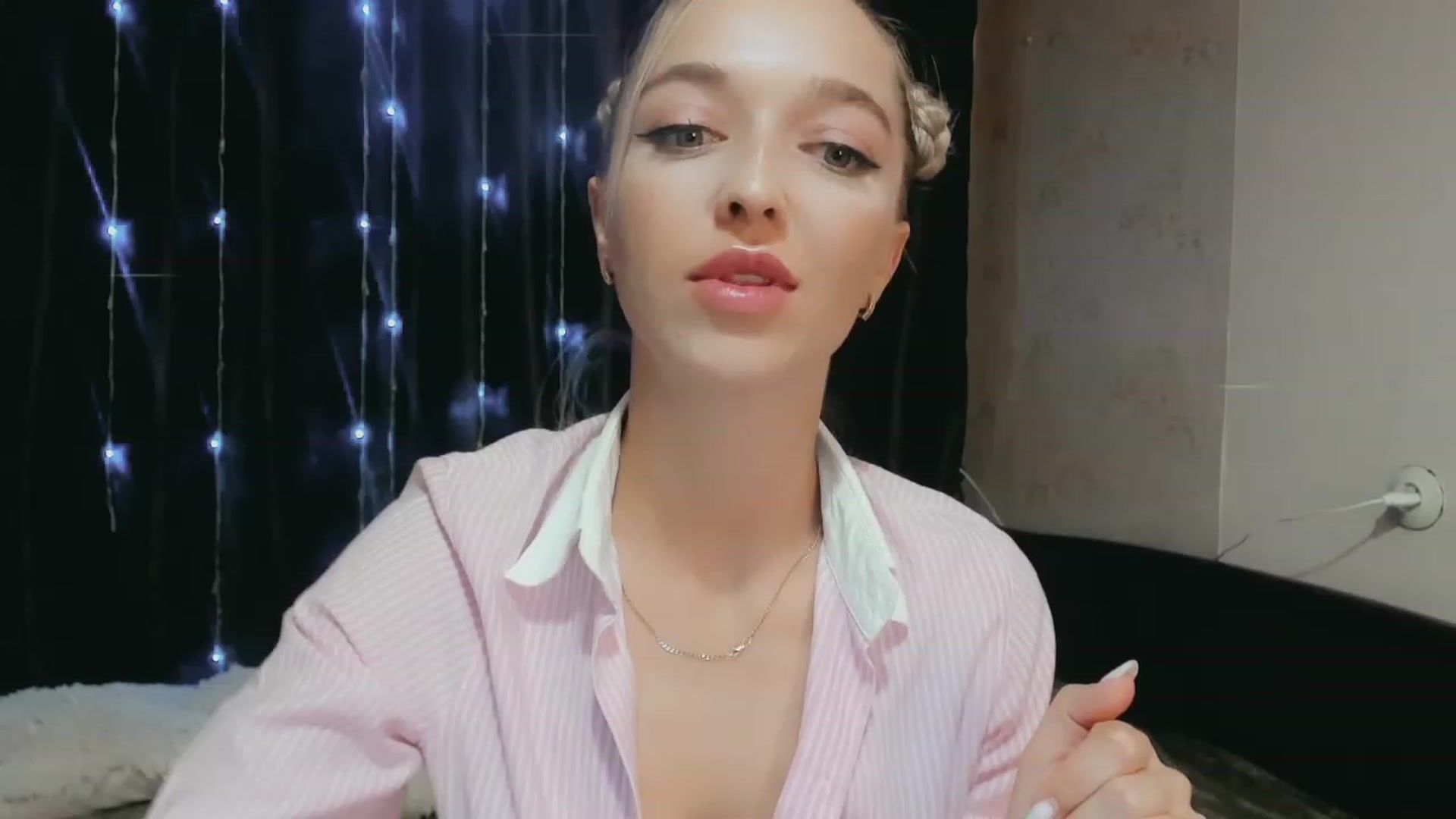 Gallery image thumbnail from Ambri_Lili's myfreecams stream on, 09/20/2023, 15:35 image 16 of 20