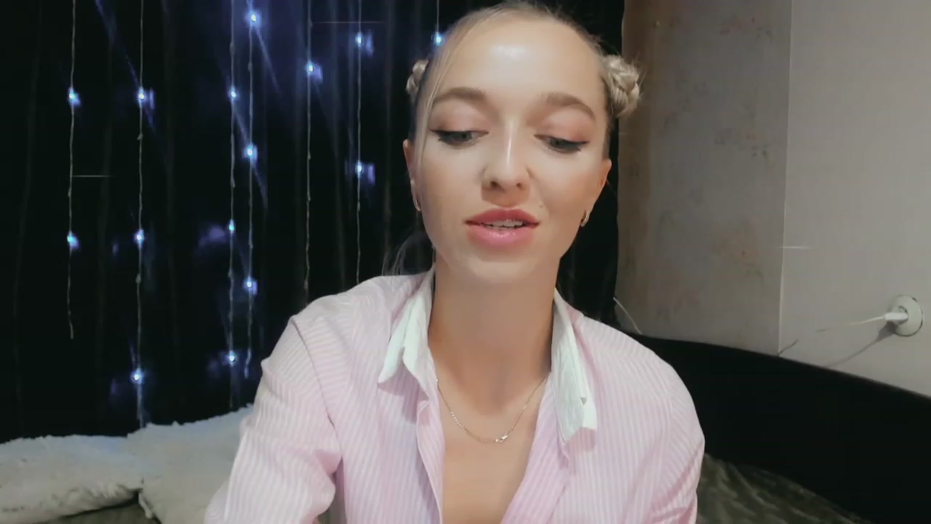 Gallery image thumbnail from Ambri_Lili's myfreecams stream on, 09/20/2023, 15:35 image 17 of 20