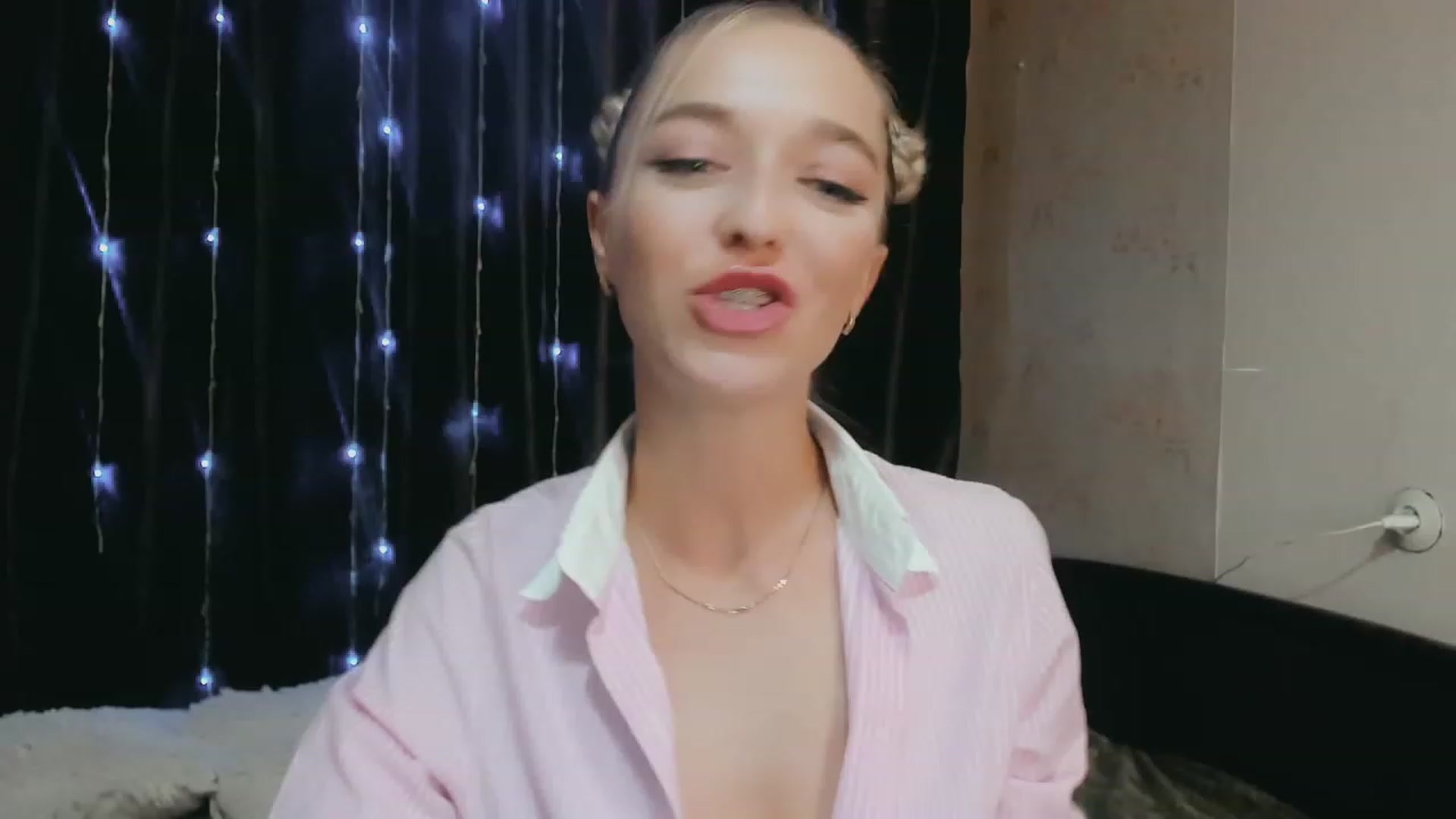 Gallery image thumbnail from Ambri_Lili's myfreecams stream on, 09/20/2023, 15:35 image 8 of 20