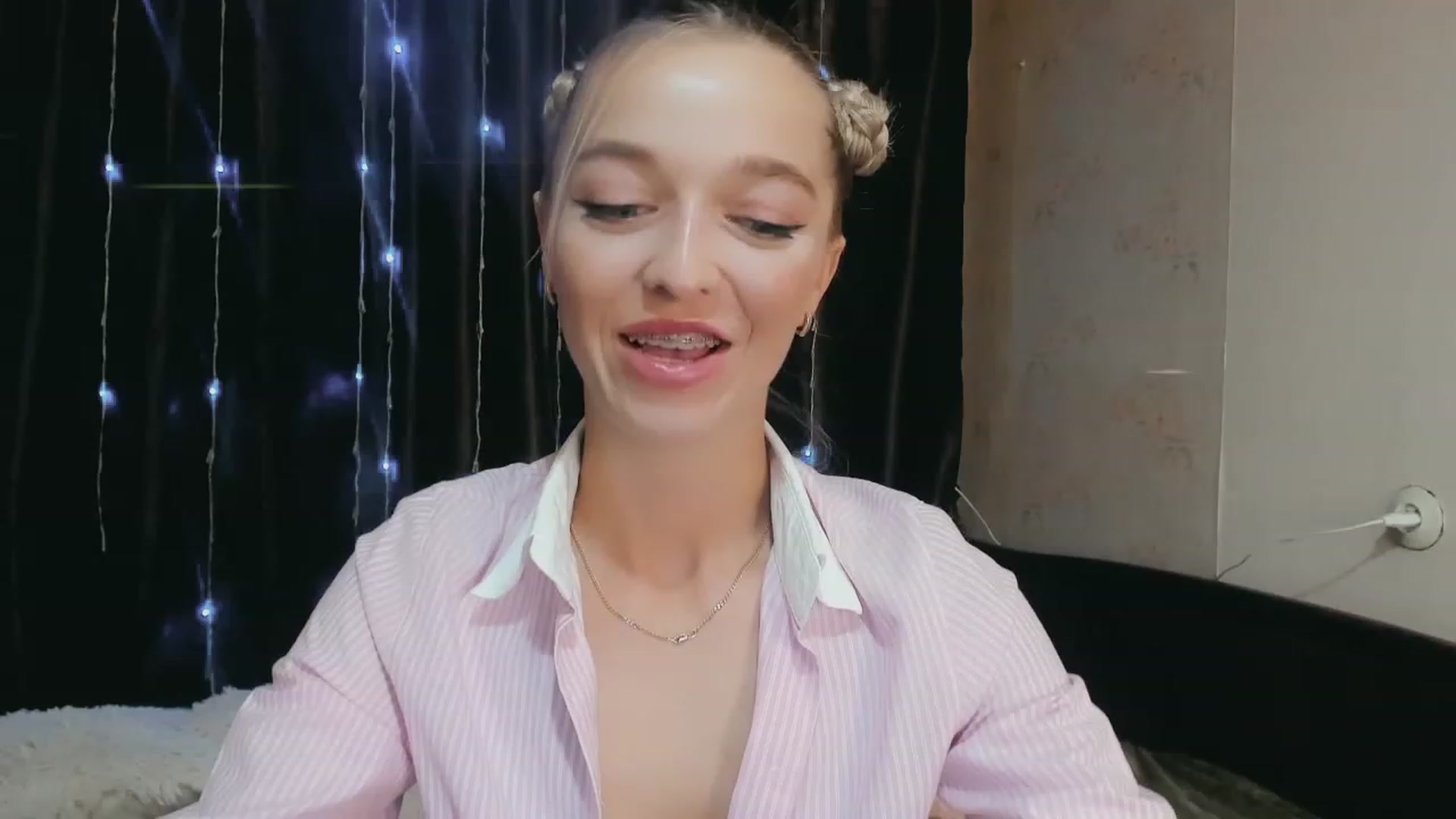Gallery image thumbnail from Ambri_Lili's myfreecams stream on, 09/20/2023, 15:35 image 5 of 20