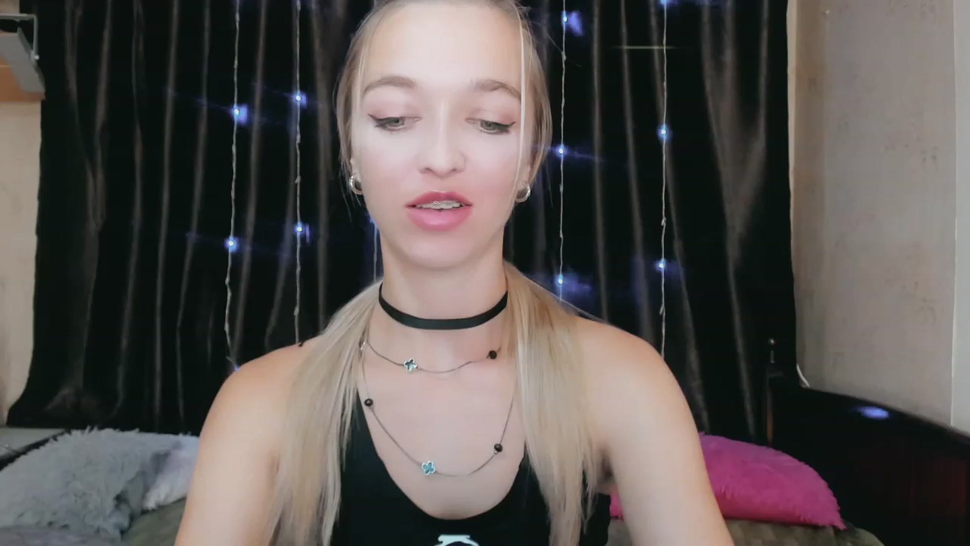 Gallery image thumbnail from Ambri_Lili's myfreecams stream on, 09/22/2023, 14:35 image 3 of 20