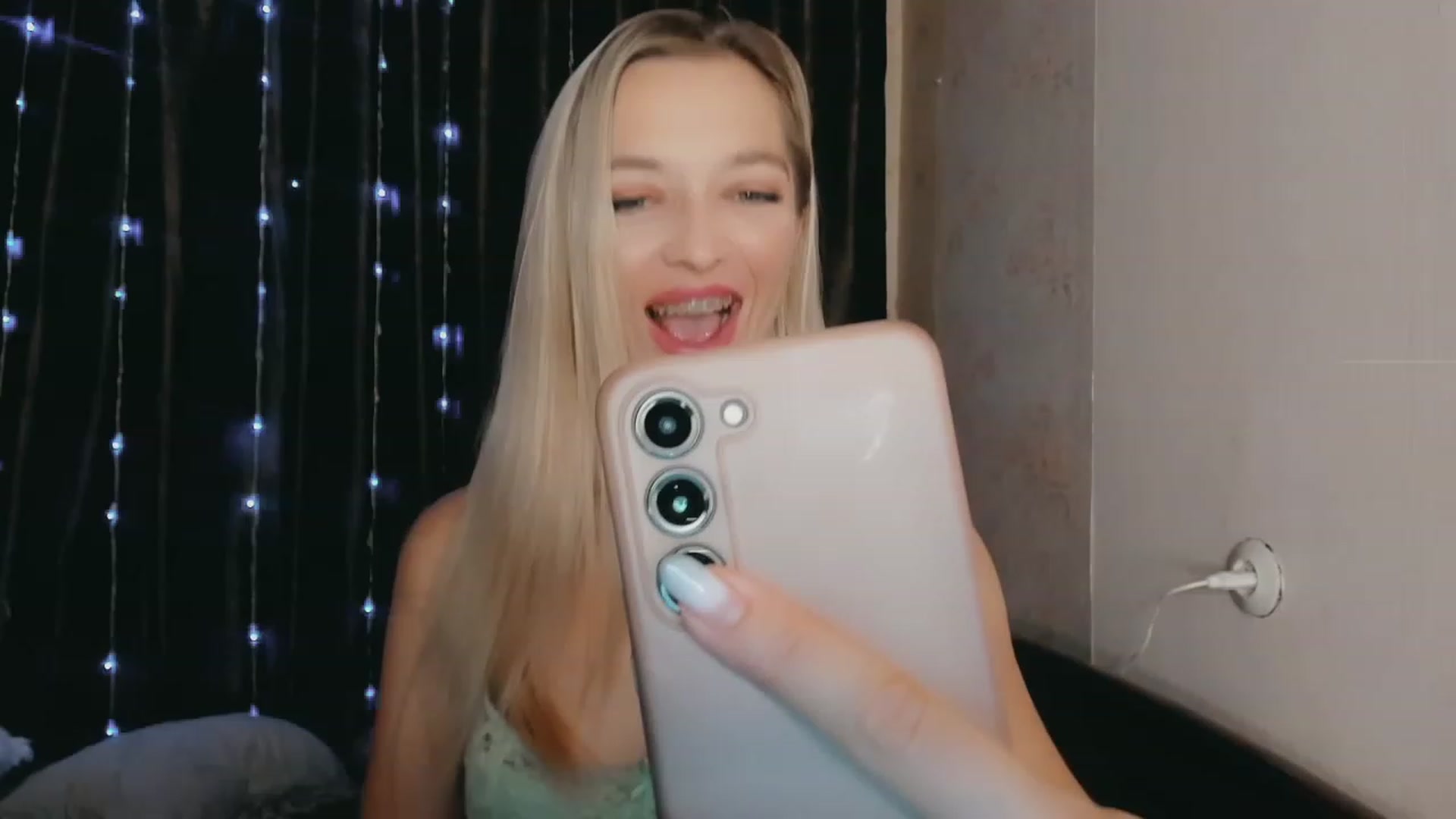 Gallery image thumbnail from Ambri_Lili's myfreecams stream on, 09/24/2023, 13:29 image 11 of 20