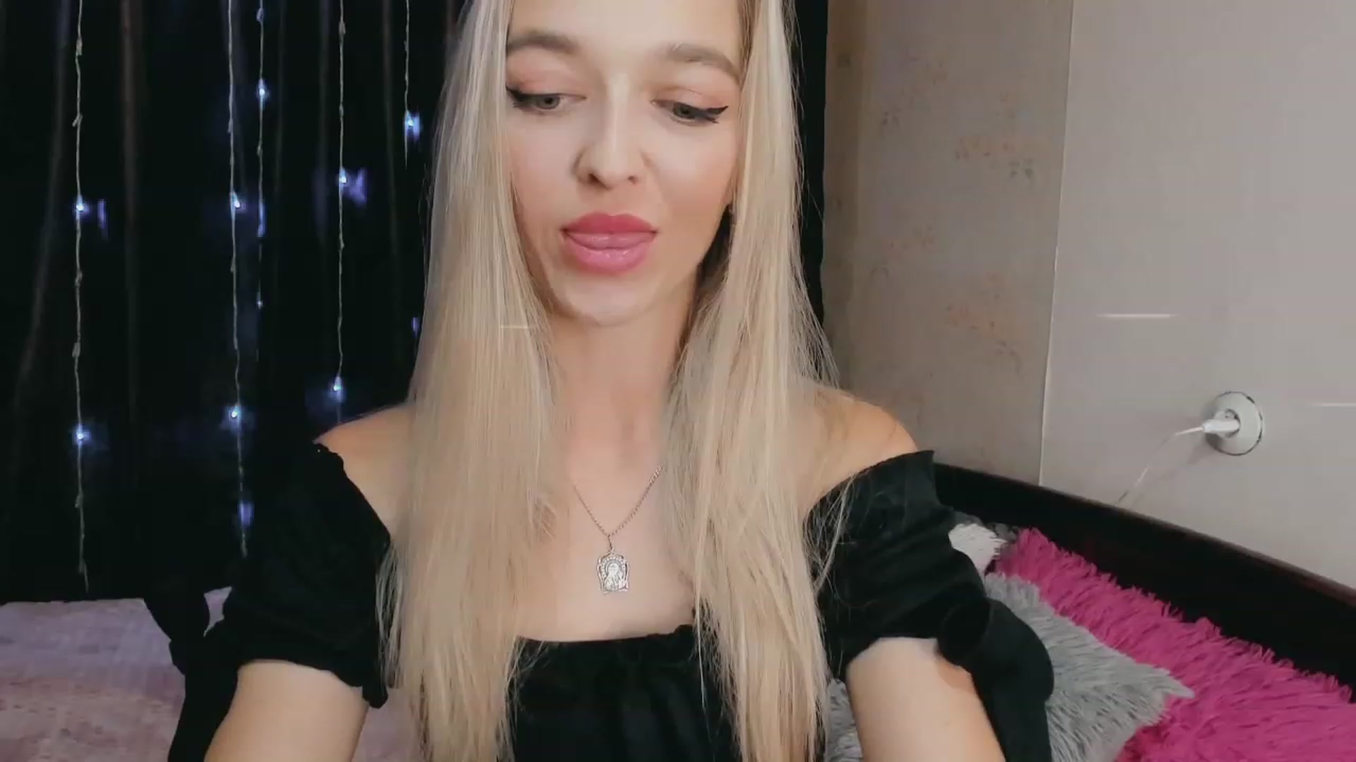 Gallery image thumbnail from Ambri_Lili's myfreecams stream on, 09/25/2023, 15:01 image 8 of 20