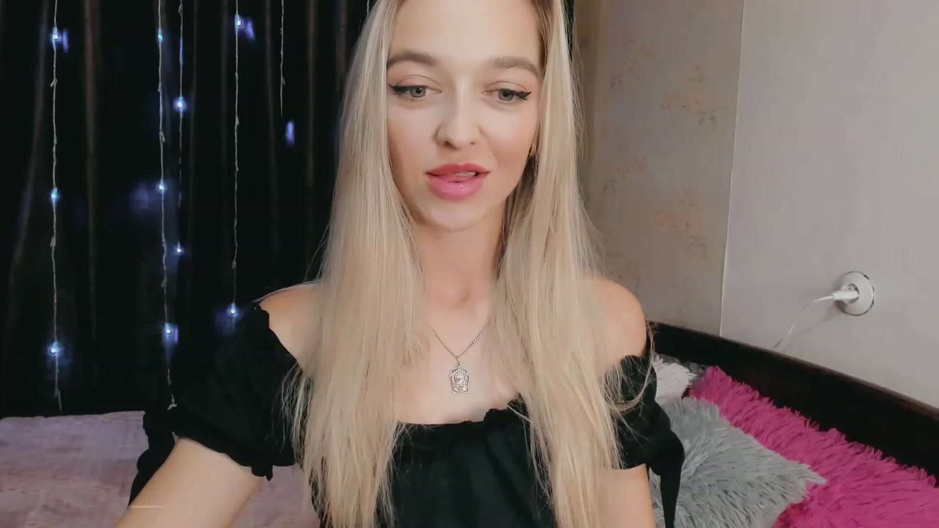 Gallery image thumbnail from Ambri_Lili's myfreecams stream on, 09/25/2023, 15:01 image 7 of 20