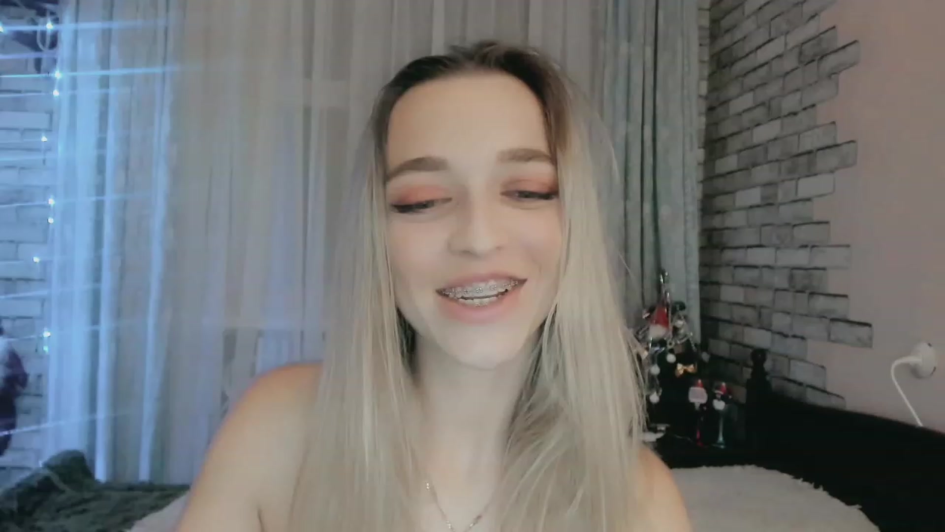 Gallery image thumbnail from Ambri_Lili's myfreecams stream on, 12/25/2023, 19:38 image 20 of 20