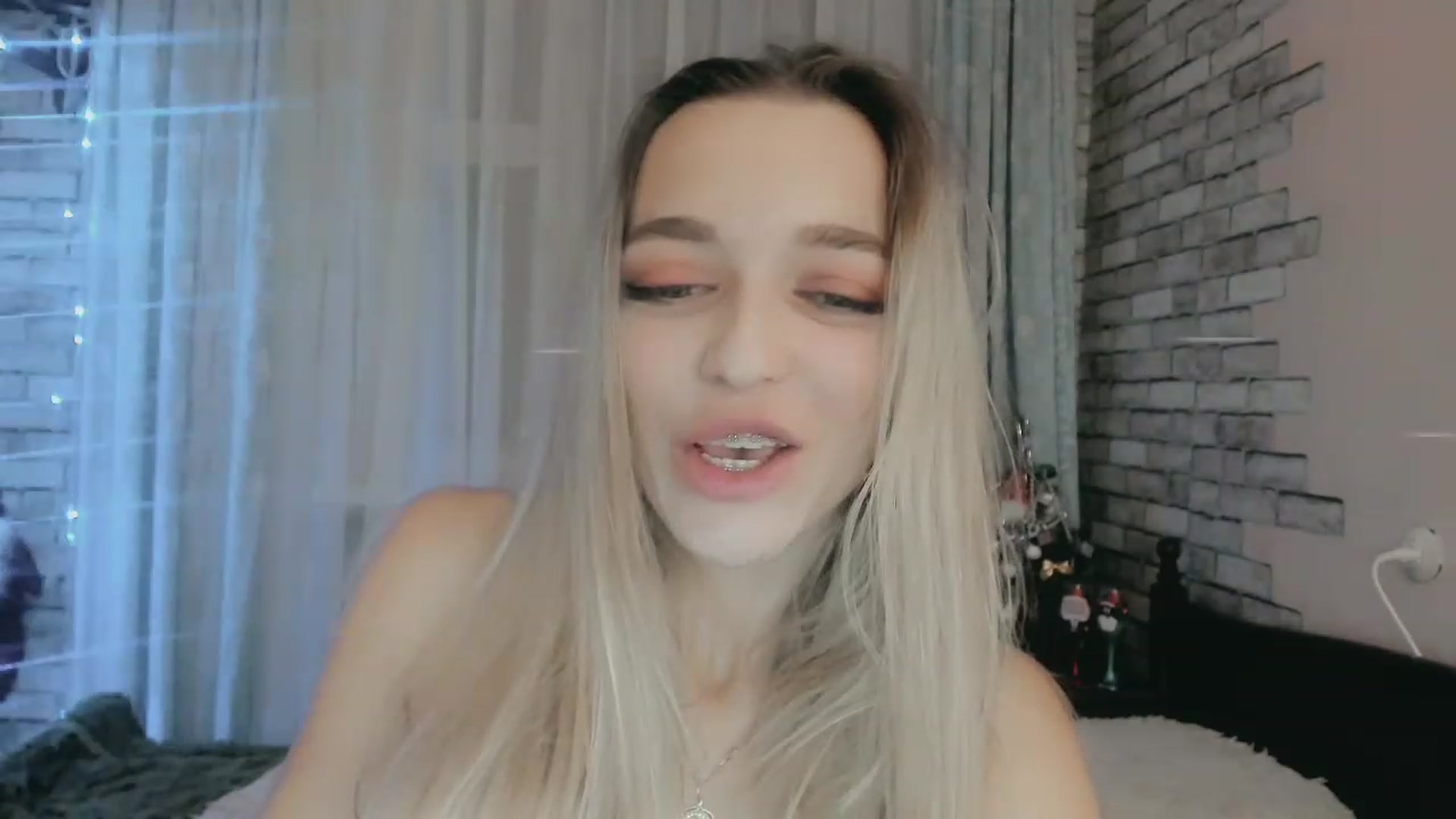 Gallery image thumbnail from Ambri_Lili's myfreecams stream on, 12/25/2023, 19:38 image 19 of 20