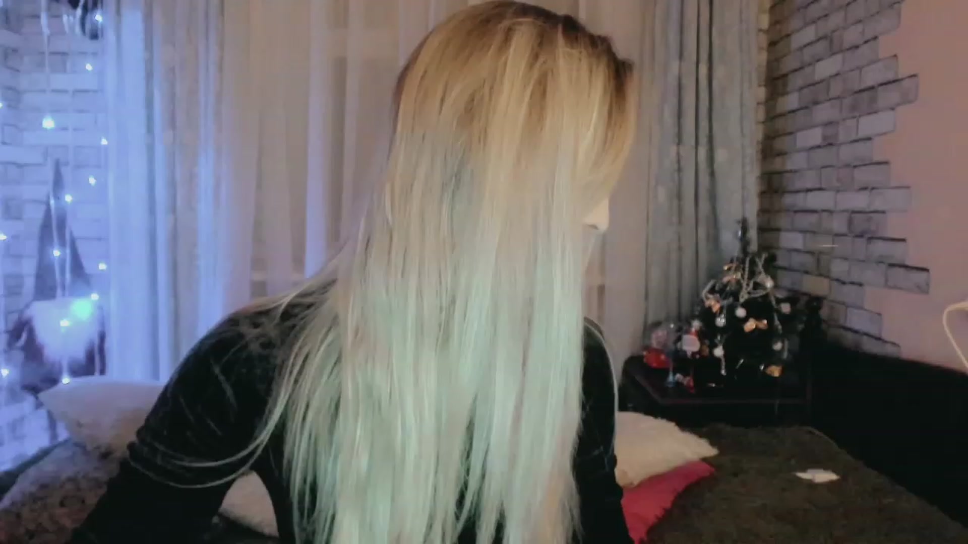 Gallery image thumbnail from Ambri_Lili's myfreecams stream on, 12/31/2023, 15:45 image 3 of 20