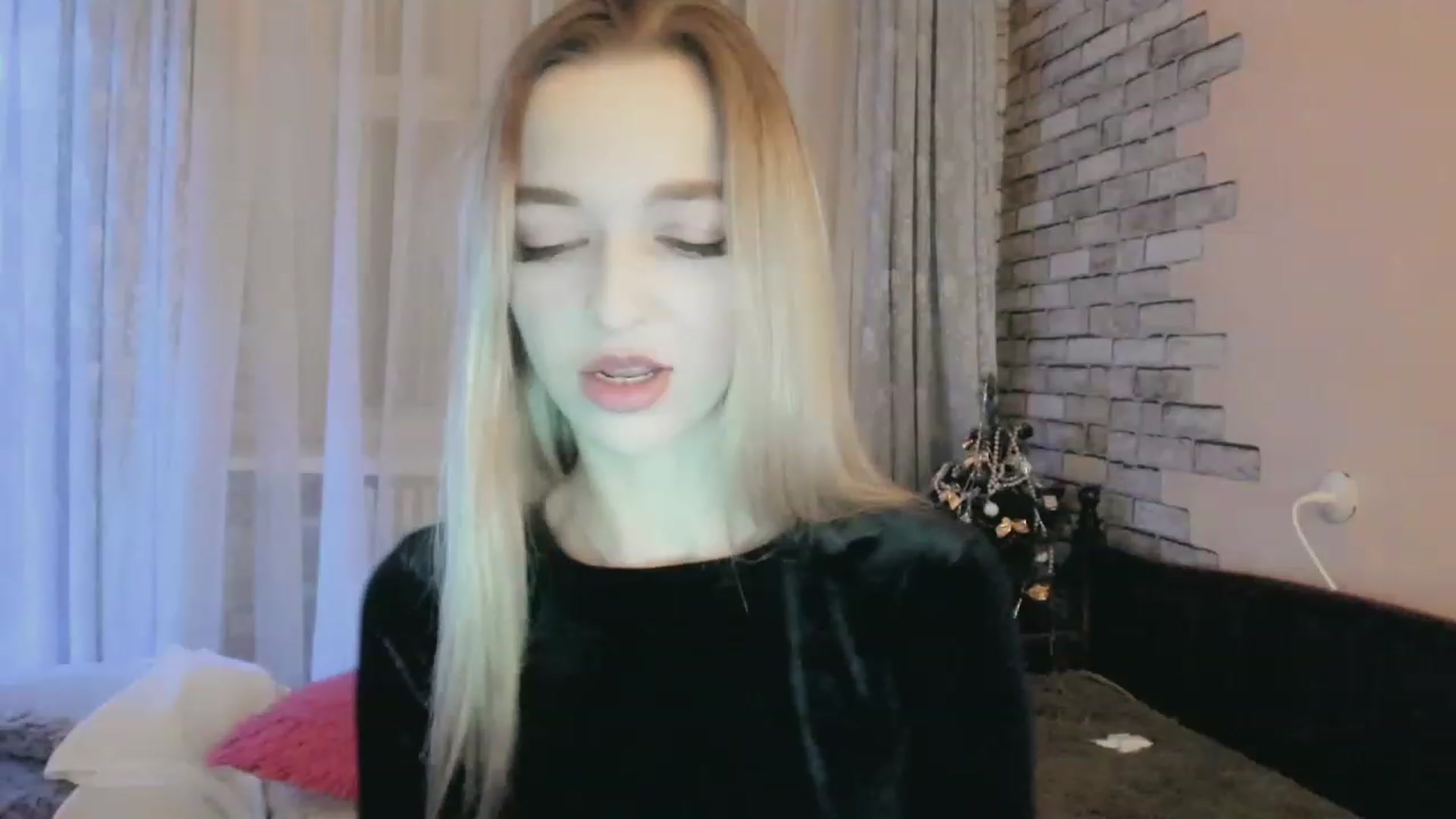 Gallery image thumbnail from Ambri_Lili's myfreecams stream on, 12/31/2023, 16:37 image 6 of 20
