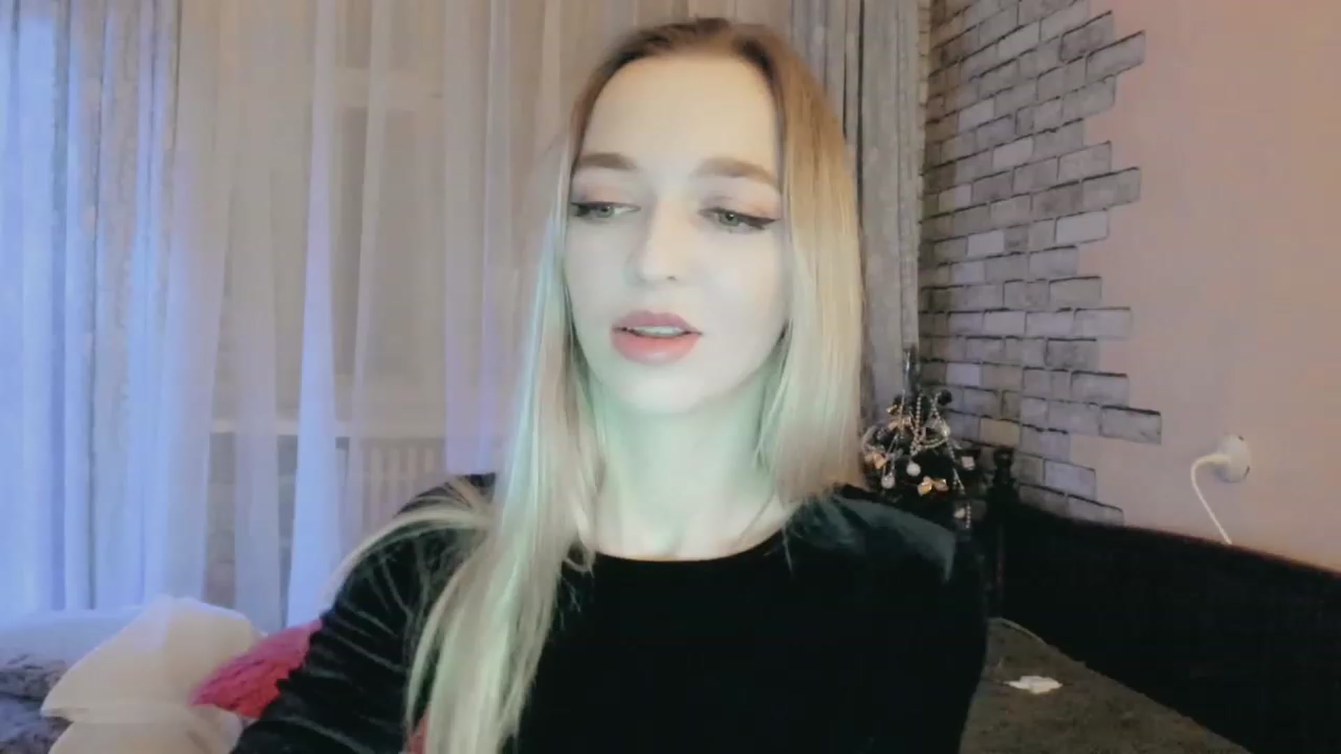 Gallery image thumbnail from Ambri_Lili's myfreecams stream on, 12/31/2023, 16:37 image 3 of 20