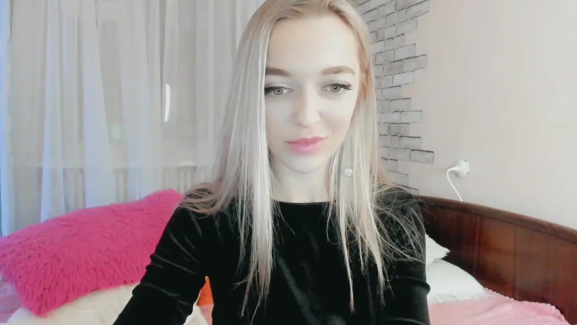 Gallery image thumbnail from Ambri_Lili's myfreecams stream on, 01/15/2024, 18:51 image 12 of 20