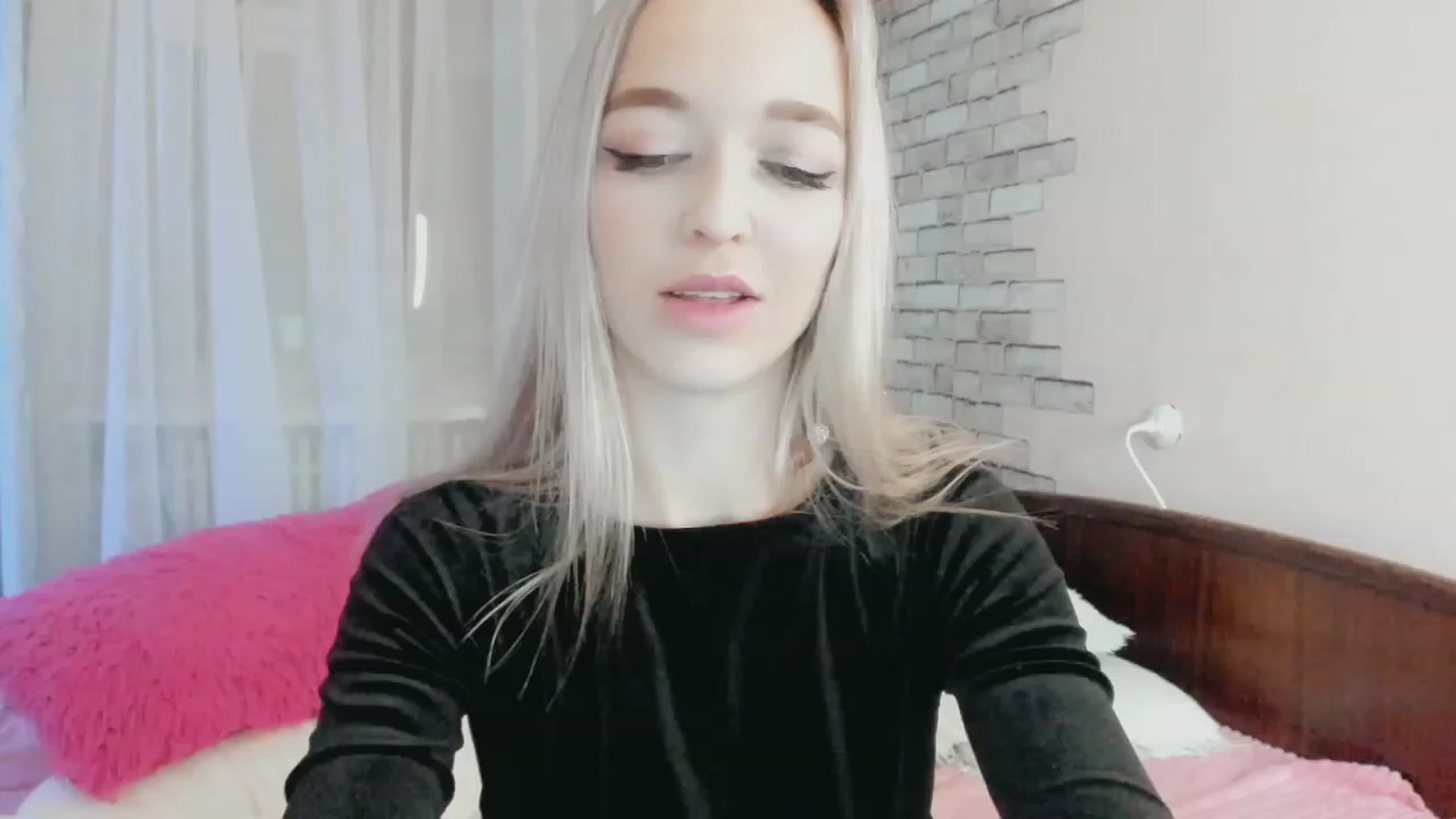 Gallery image thumbnail from Ambri_Lili's myfreecams stream on, 01/15/2024, 18:51 image 10 of 20