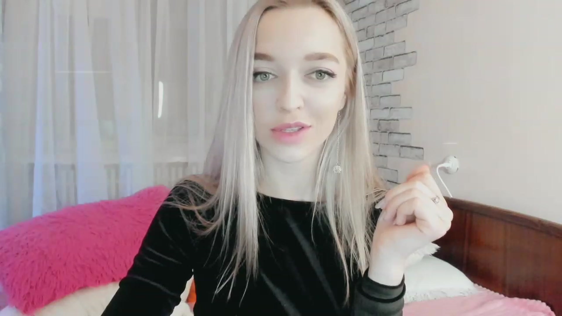 Gallery image thumbnail from Ambri_Lili's myfreecams stream on, 01/15/2024, 18:51 image 15 of 20