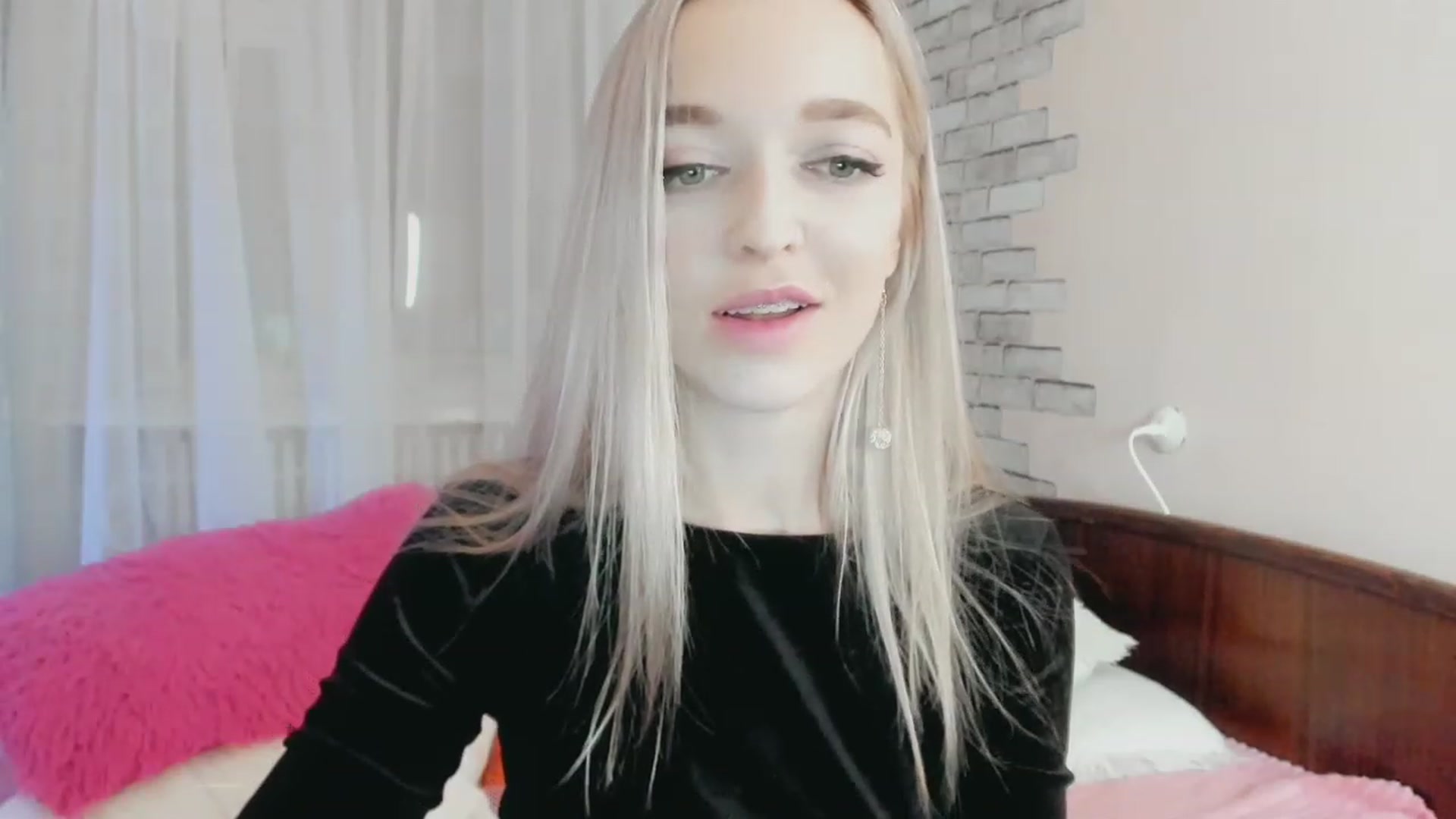 Gallery image thumbnail from Ambri_Lili's myfreecams stream on, 01/15/2024, 18:51 image 13 of 20