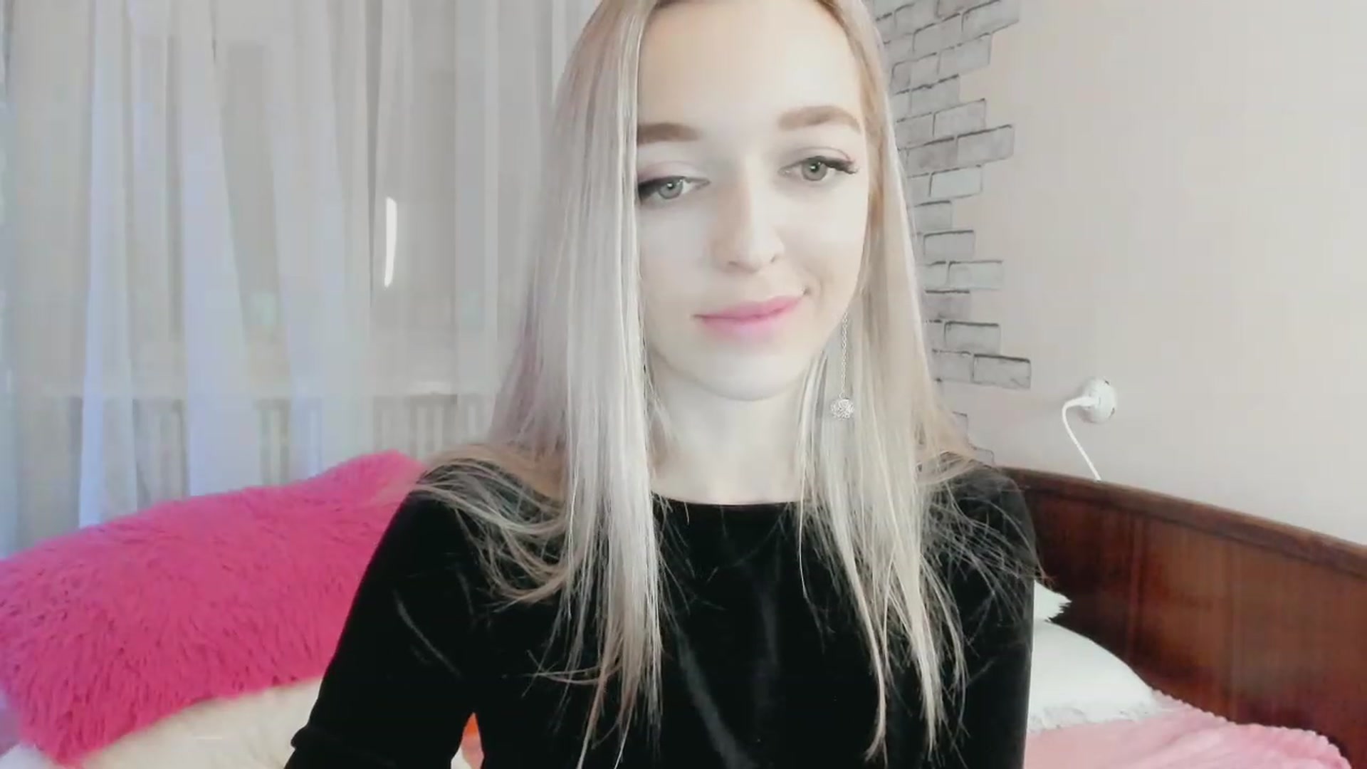 Gallery image thumbnail from Ambri_Lili's myfreecams stream on, 01/15/2024, 18:51 image 14 of 20