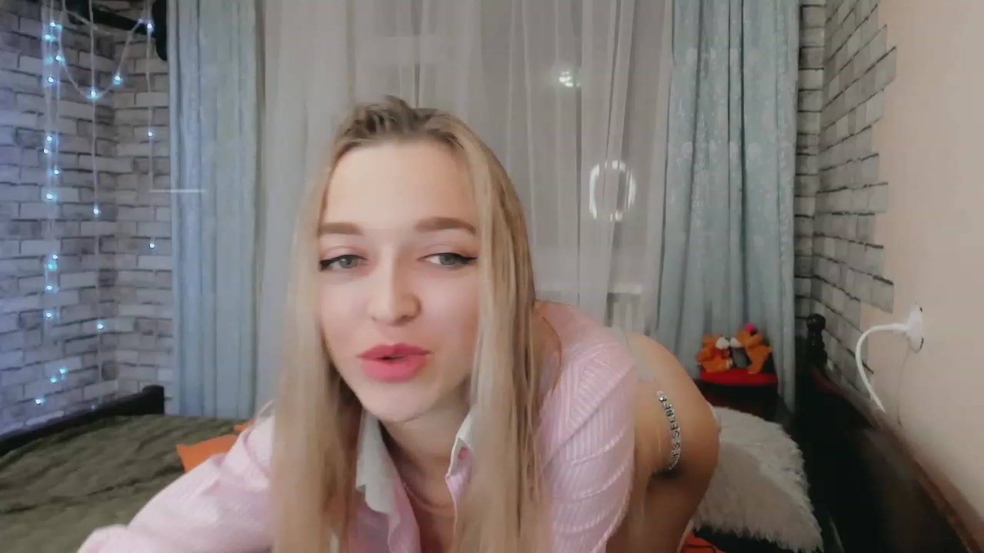 Gallery image thumbnail from Ambri_Lili's myfreecams stream on, 02/27/2024, 16:08 image 12 of 20