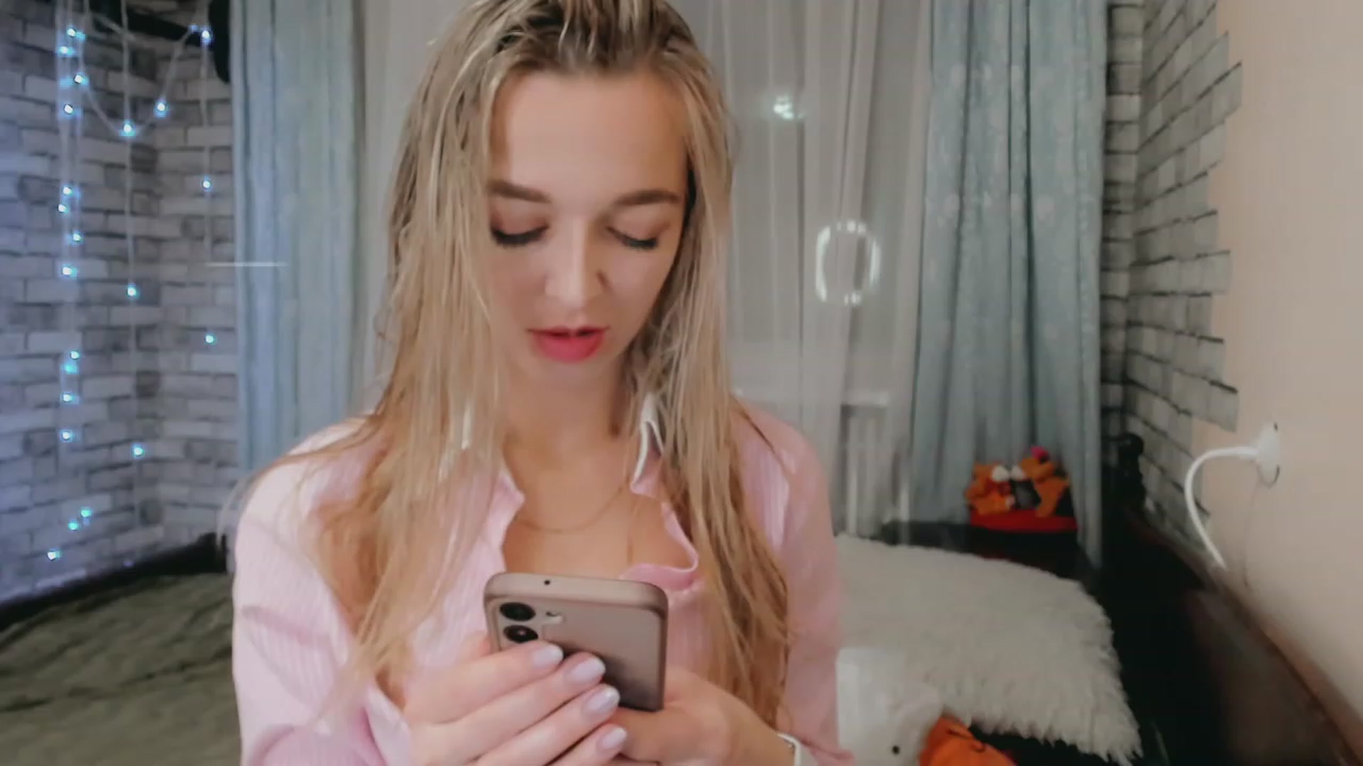 Gallery image thumbnail from Ambri_Lili's myfreecams stream on, 02/27/2024, 16:08 image 1 of 20