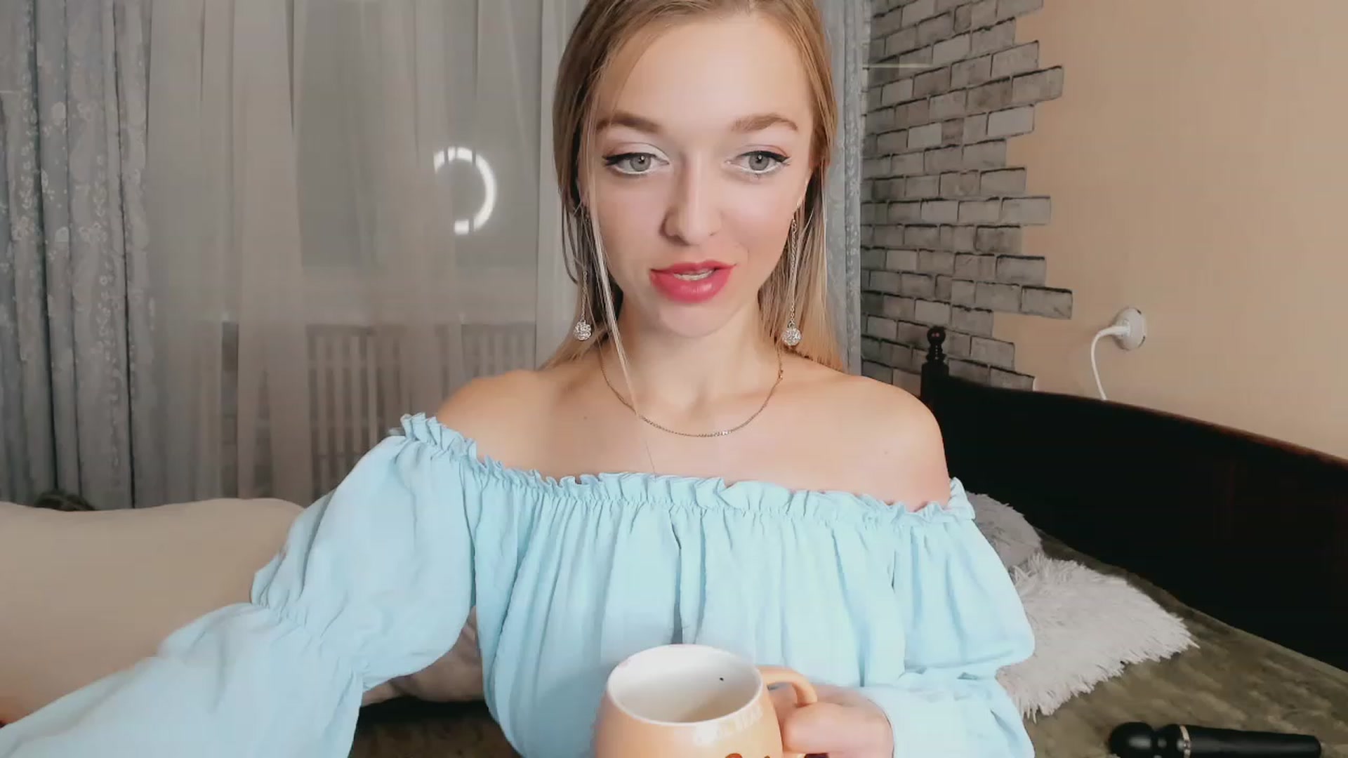Gallery image thumbnail from Ambri_Lili's myfreecams stream on, 03/02/2024, 17:20 image 2 of 20