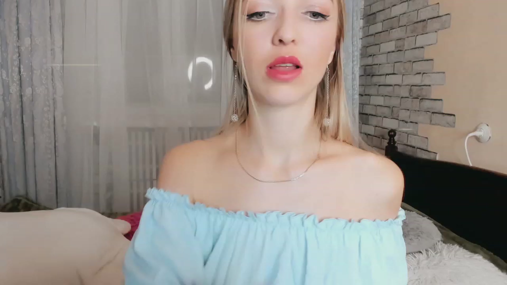 Gallery image thumbnail from Ambri_Lili's myfreecams stream on, 03/02/2024, 17:20 image 7 of 20