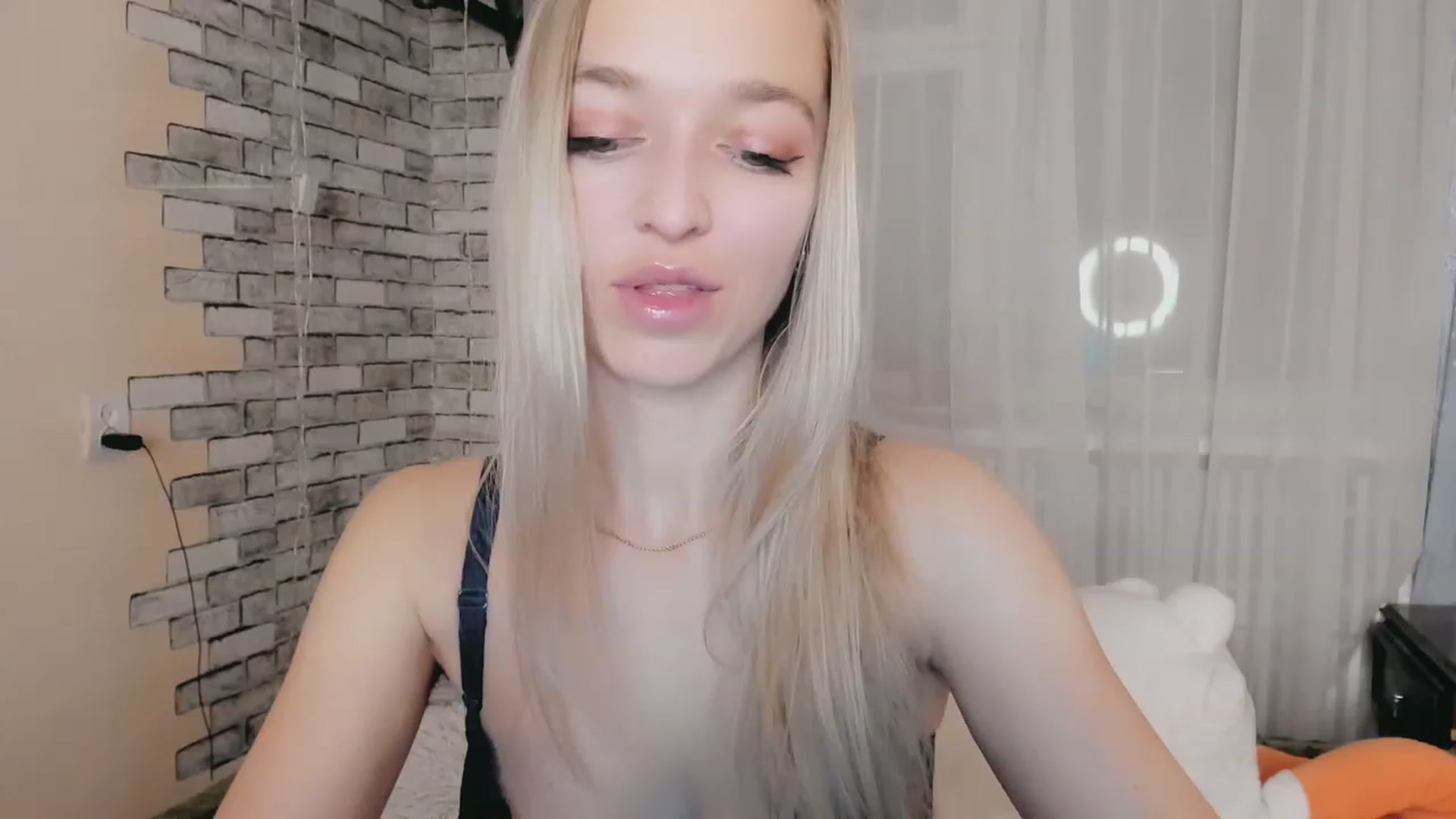 Gallery image thumbnail from Ambri_Lili's myfreecams stream on, 03/11/2024, 18:39 image 4 of 20