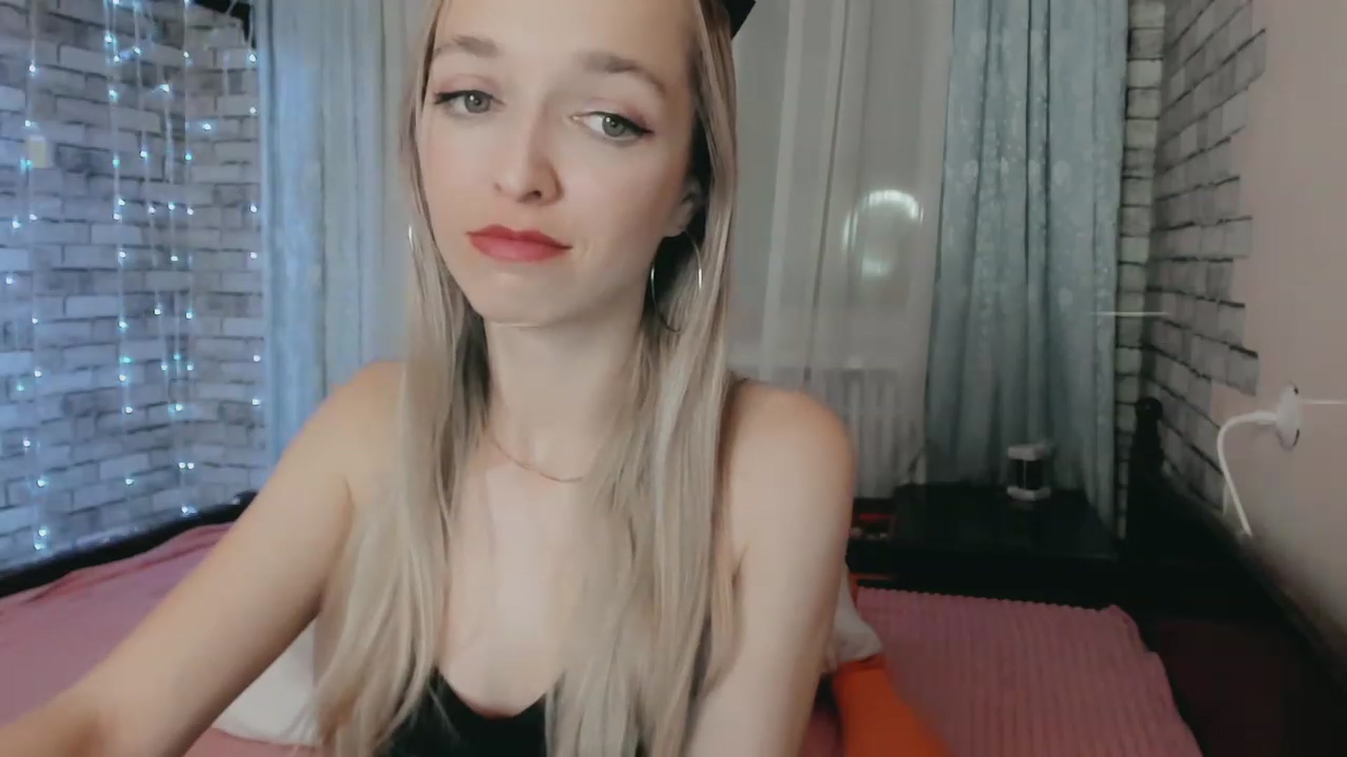 Gallery image thumbnail from Ambri_Lili's myfreecams stream on, 03/14/2024, 16:44 image 12 of 20