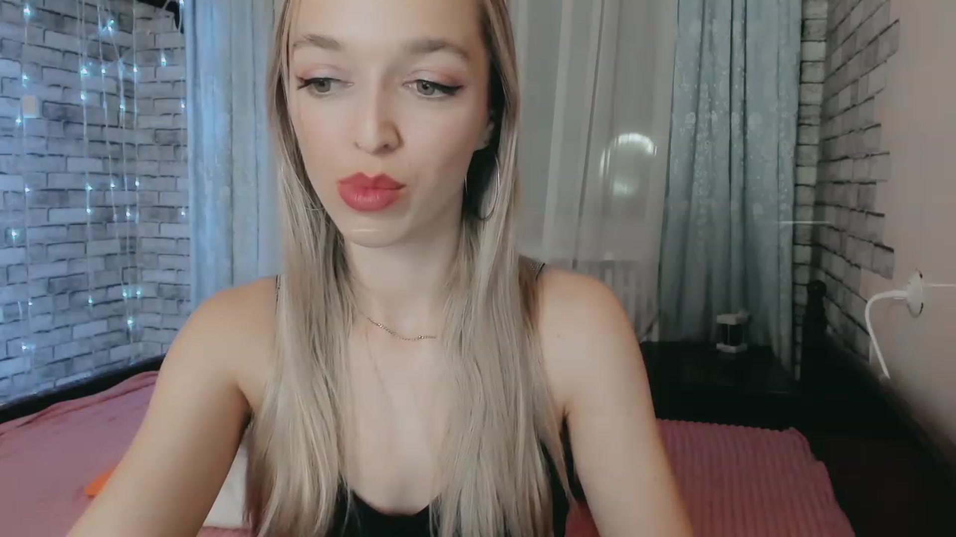 Gallery image thumbnail from Ambri_Lili's myfreecams stream on, 03/14/2024, 16:44 image 14 of 20