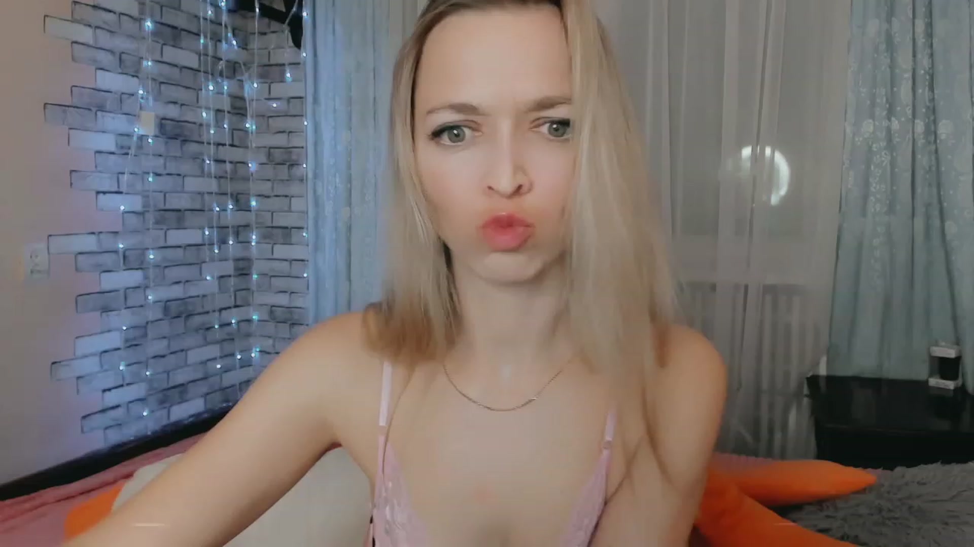 Gallery image thumbnail from Ambri_Lili's myfreecams stream on, 03/17/2024, 18:49 image 9 of 20