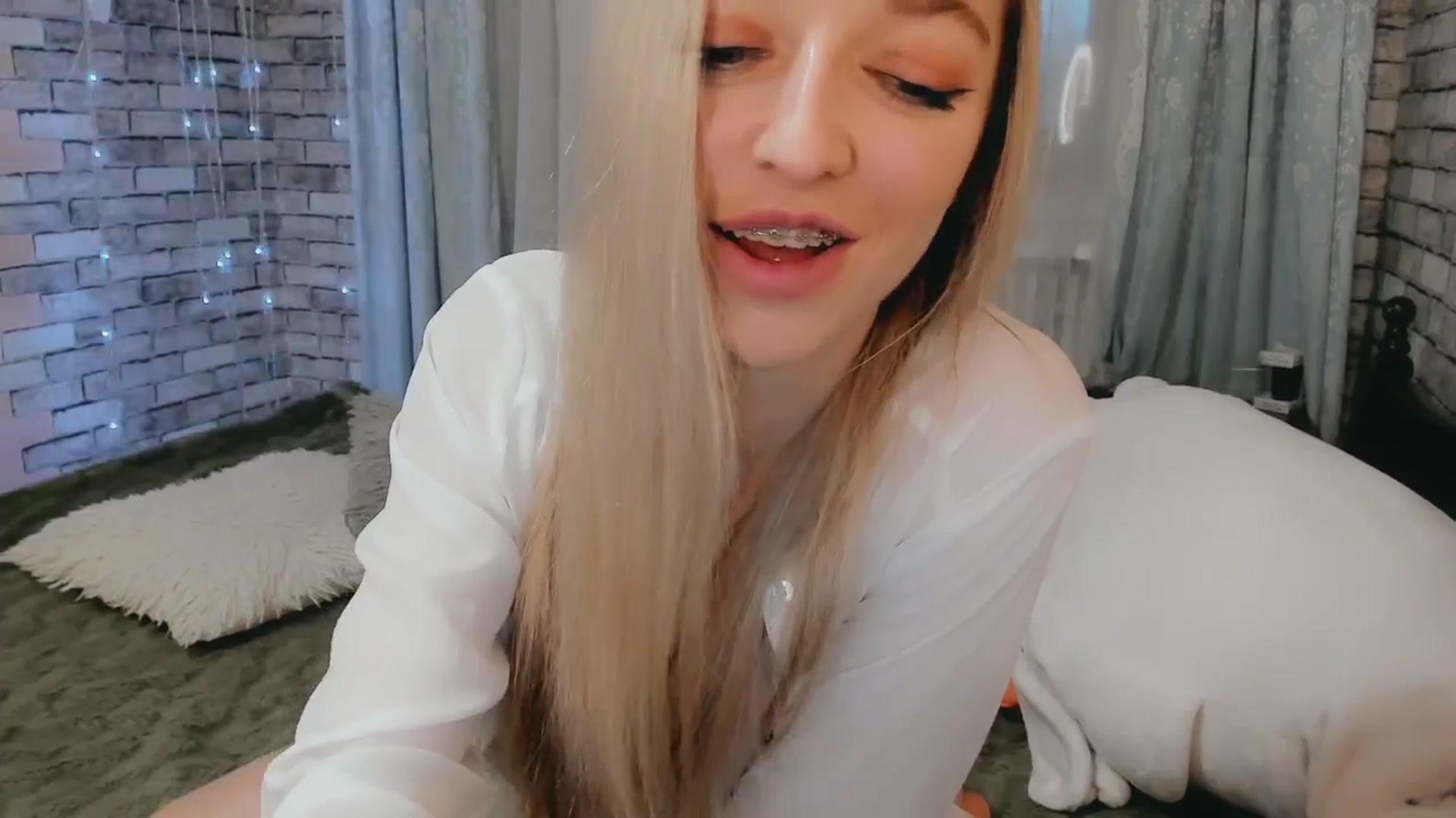 Gallery image thumbnail from Ambri_Lili's myfreecams stream on, 03/21/2024, 16:08 image 4 of 20