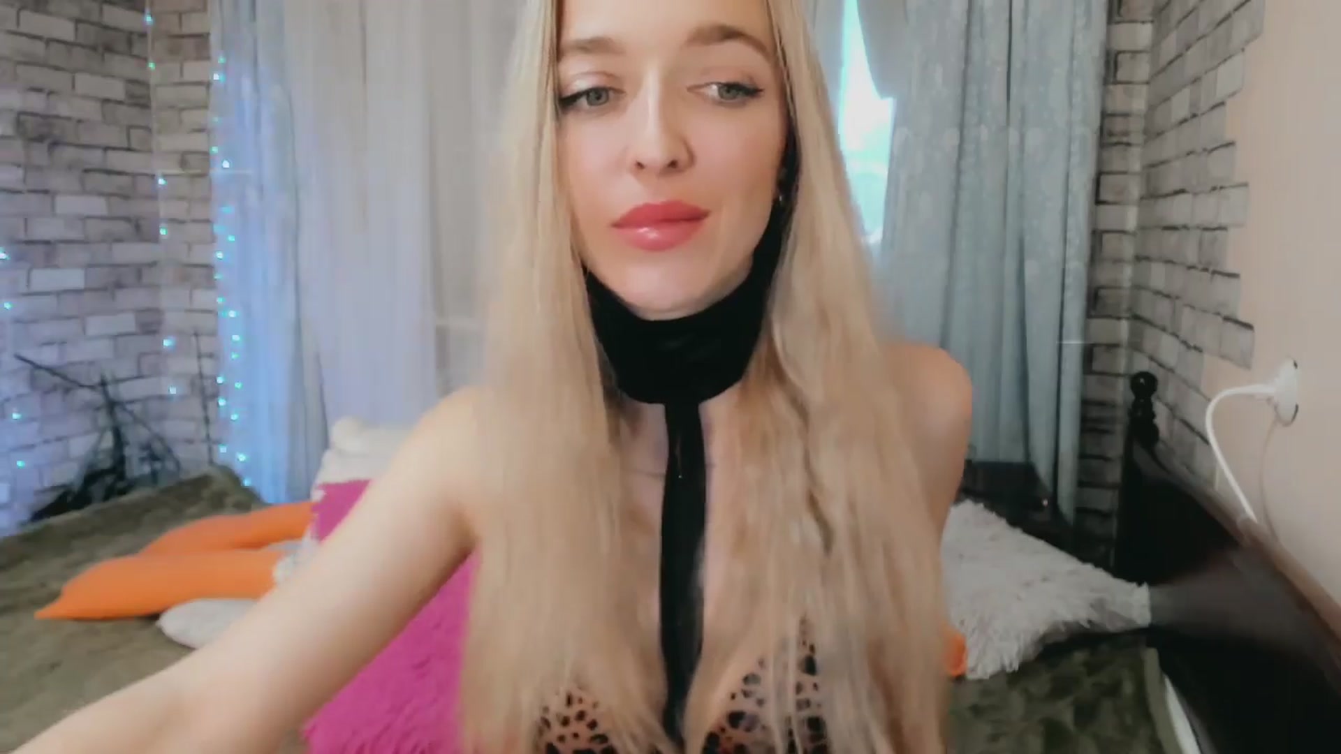 Gallery image thumbnail from Ambri_Lili's myfreecams stream on, 03/28/2024, 15:27 image 15 of 20