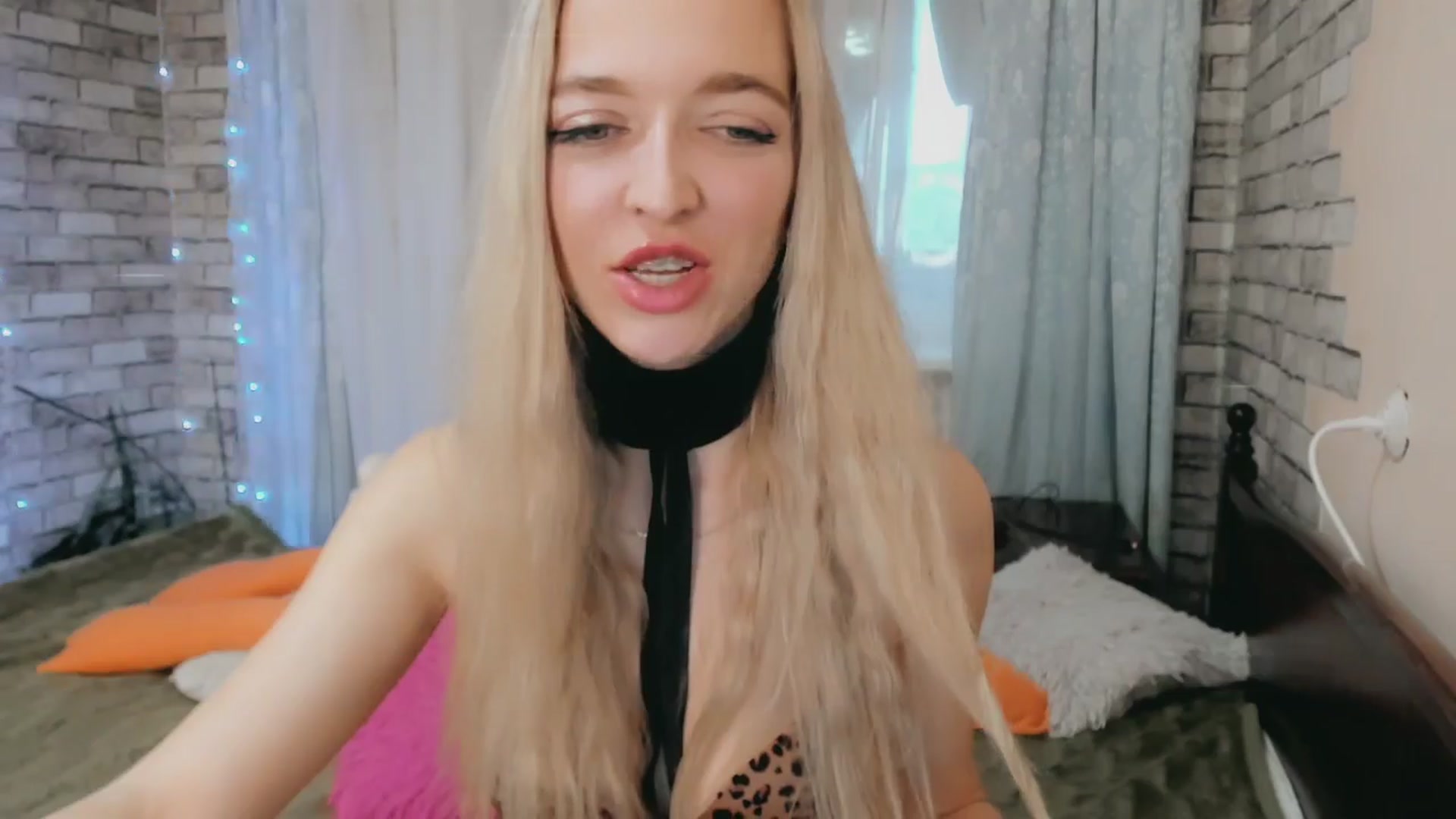 Gallery image thumbnail from Ambri_Lili's myfreecams stream on, 03/28/2024, 15:27 image 6 of 20