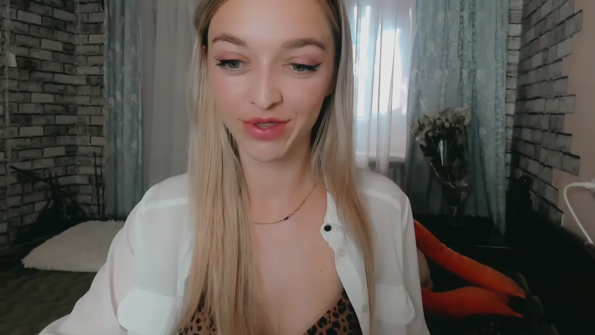Gallery image thumbnail from Ambri_Lili's myfreecams stream on, 04/09/2024, 14:59 image 3 of 20