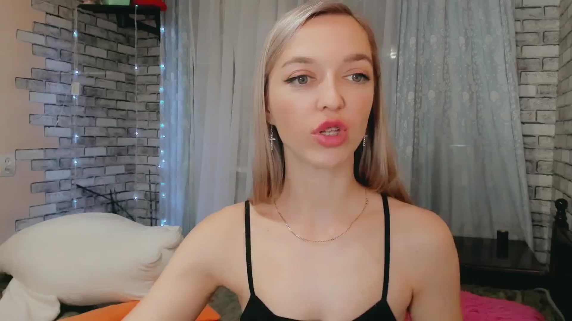 Gallery image thumbnail from Ambri_Lili's myfreecams stream on, 04/16/2024, 15:36 image 6 of 20