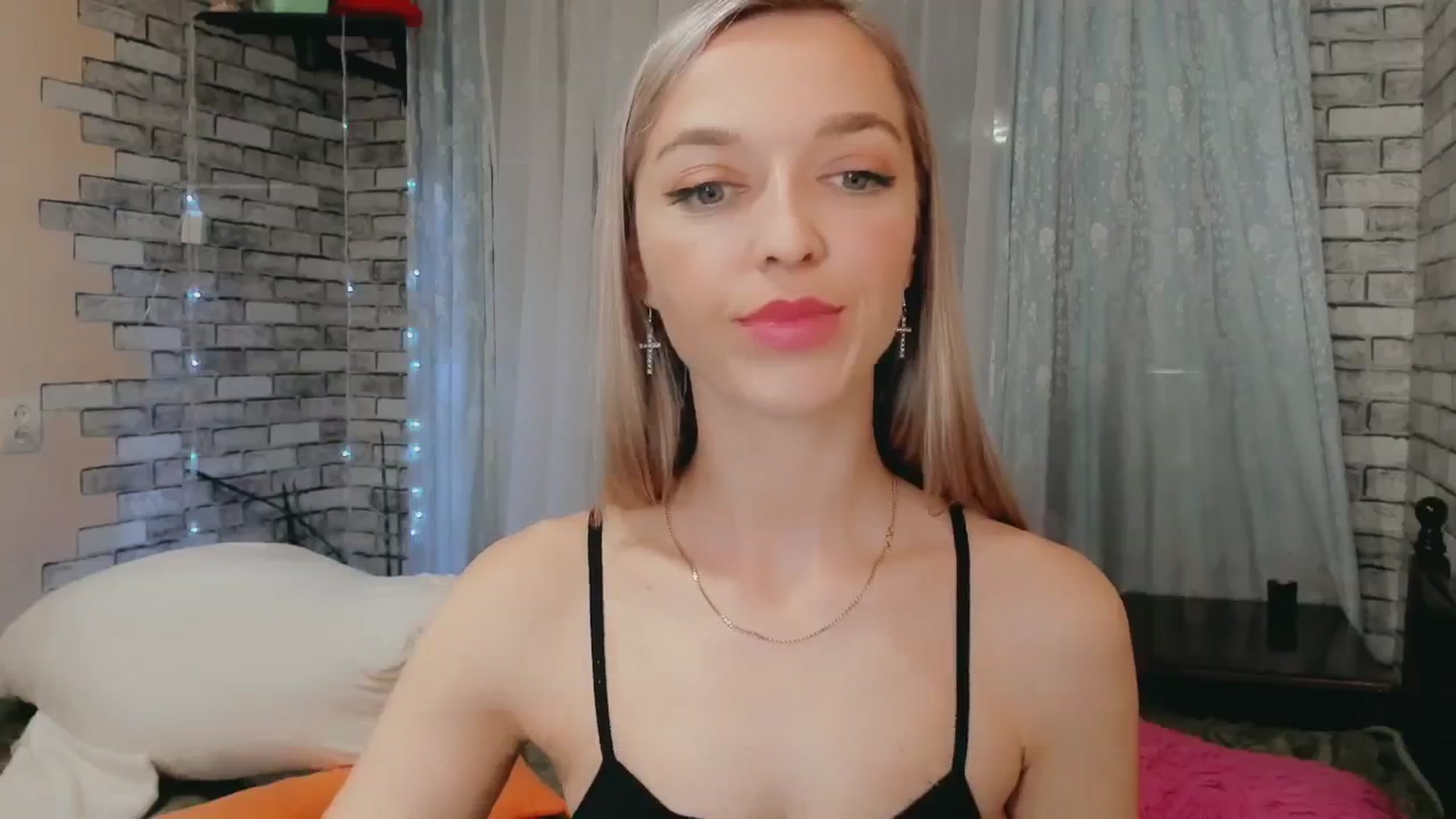 Gallery image thumbnail from Ambri_Lili's myfreecams stream on, 04/16/2024, 15:36 image 8 of 20
