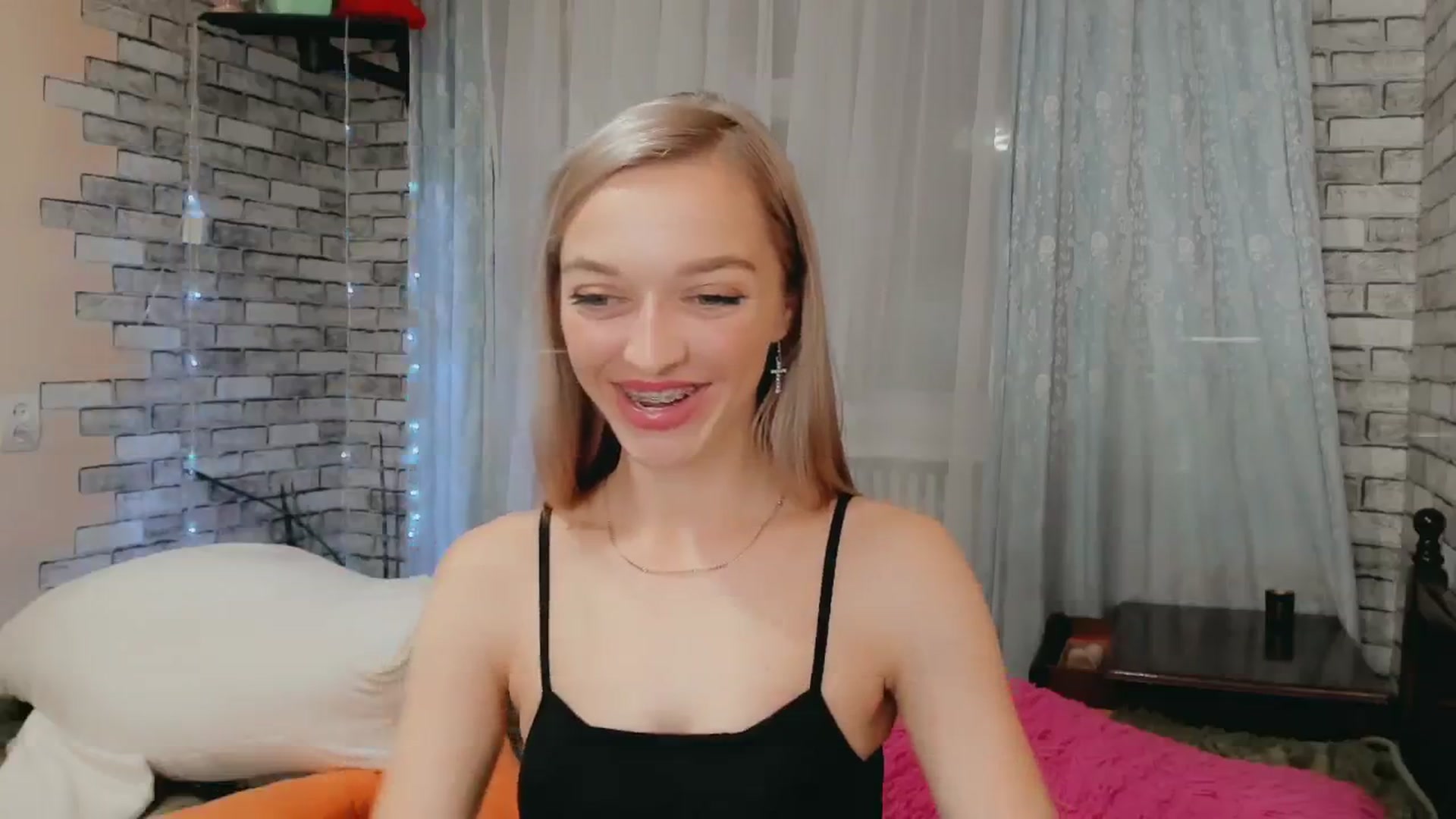 Gallery image thumbnail from Ambri_Lili's myfreecams stream on, 04/16/2024, 15:36 image 2 of 20