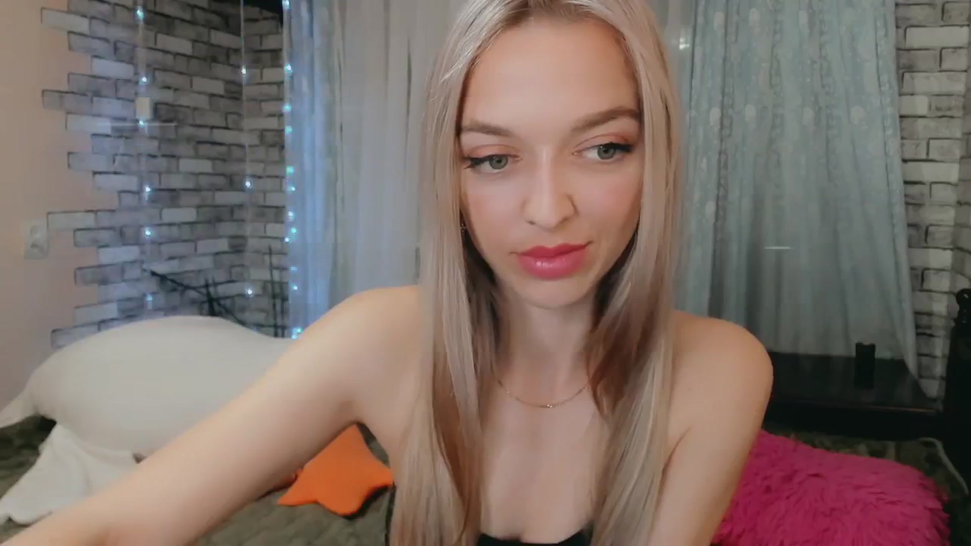 Gallery image thumbnail from Ambri_Lili's myfreecams stream on, 04/16/2024, 15:36 image 13 of 20