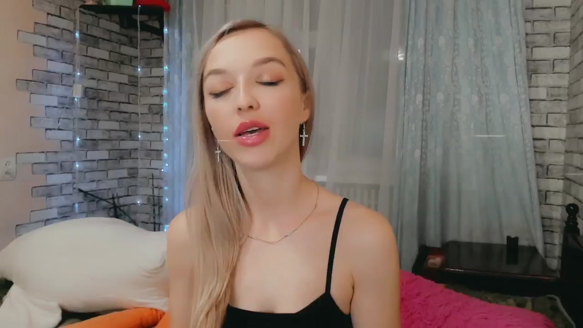 Gallery image thumbnail from Ambri_Lili's myfreecams stream on, 04/16/2024, 15:36 image 1 of 20