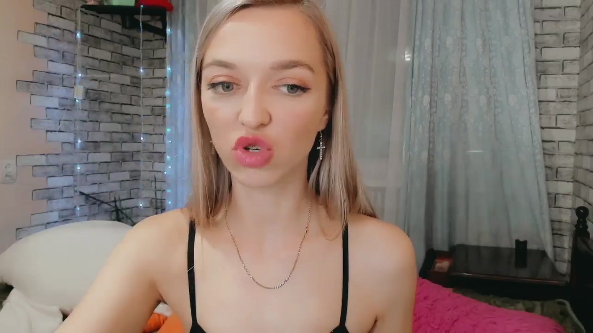 Gallery image thumbnail from Ambri_Lili's myfreecams stream on, 04/16/2024, 15:36 image 7 of 20