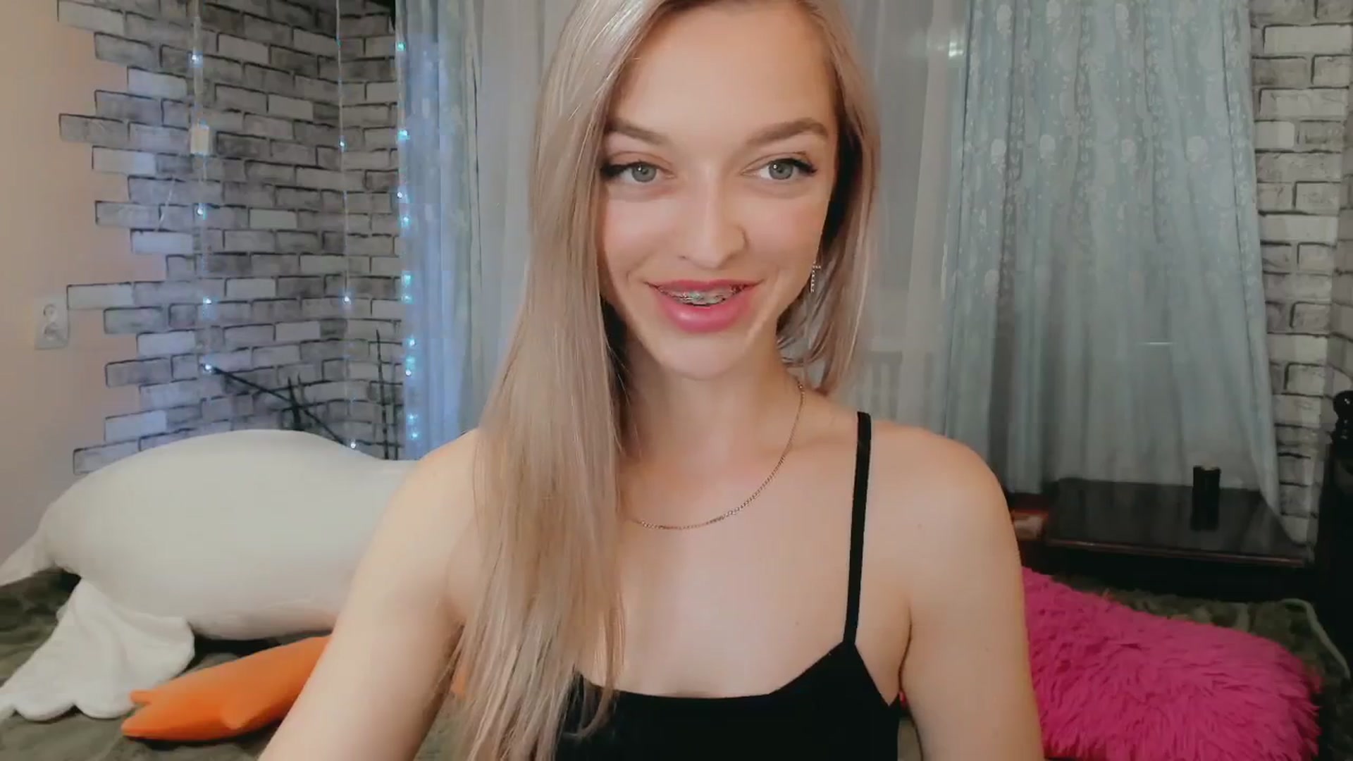 Gallery image thumbnail from Ambri_Lili's myfreecams stream on, 04/16/2024, 15:36 image 20 of 20