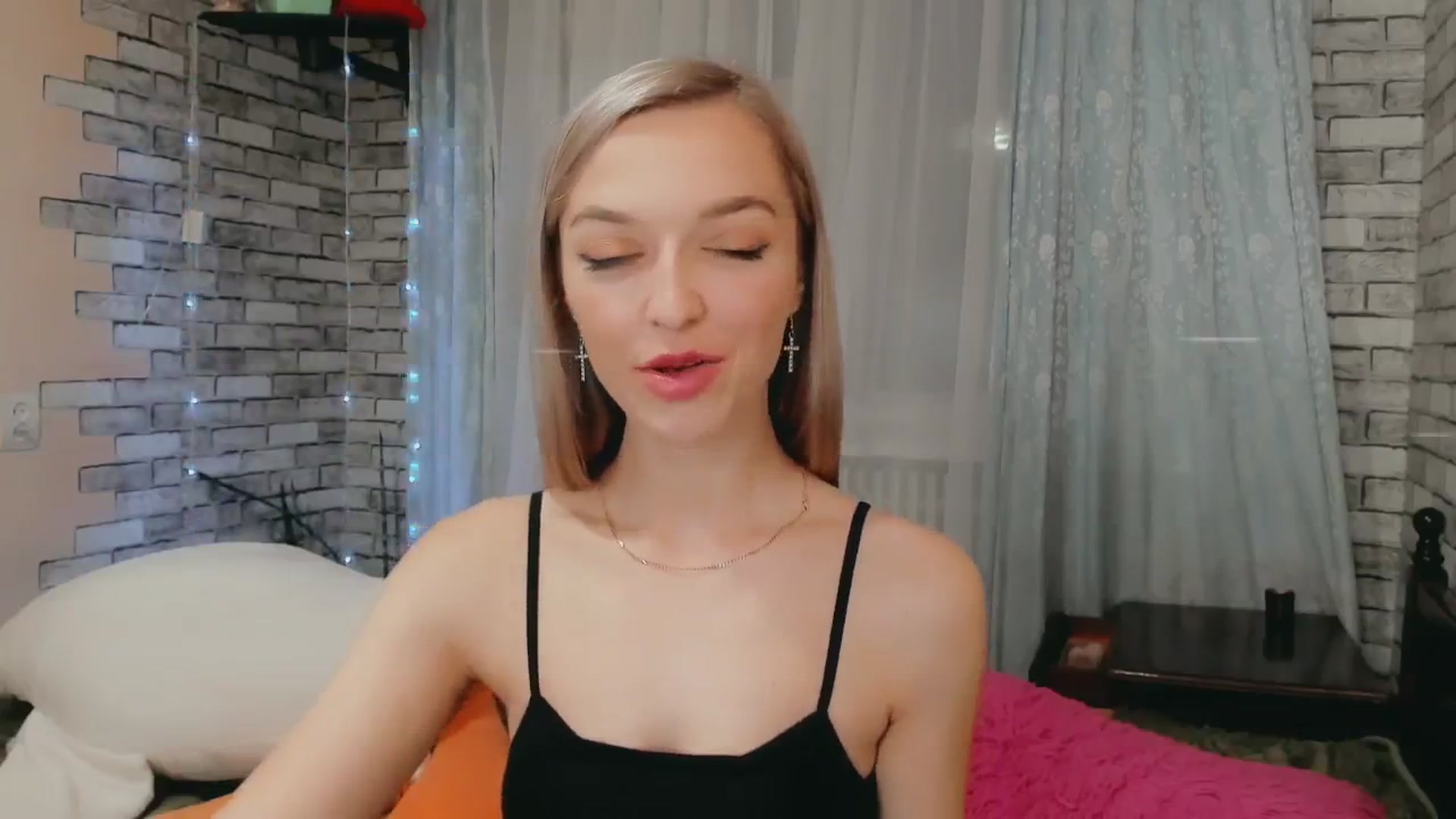 Gallery image thumbnail from Ambri_Lili's myfreecams stream on, 04/16/2024, 15:36 image 3 of 20