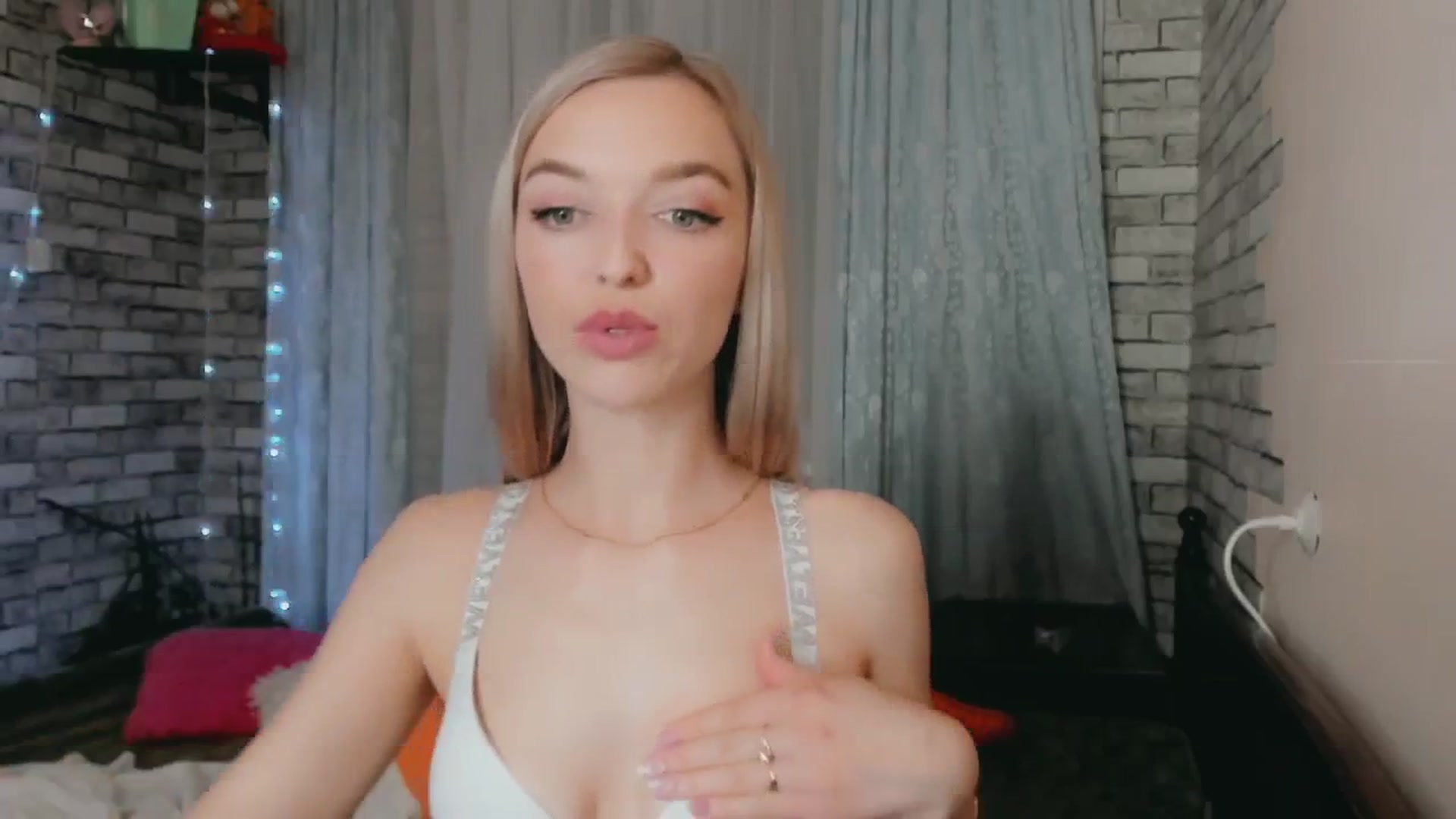Gallery image thumbnail from Ambri_Lili's myfreecams stream on, 04/18/2024, 15:04 image 19 of 20