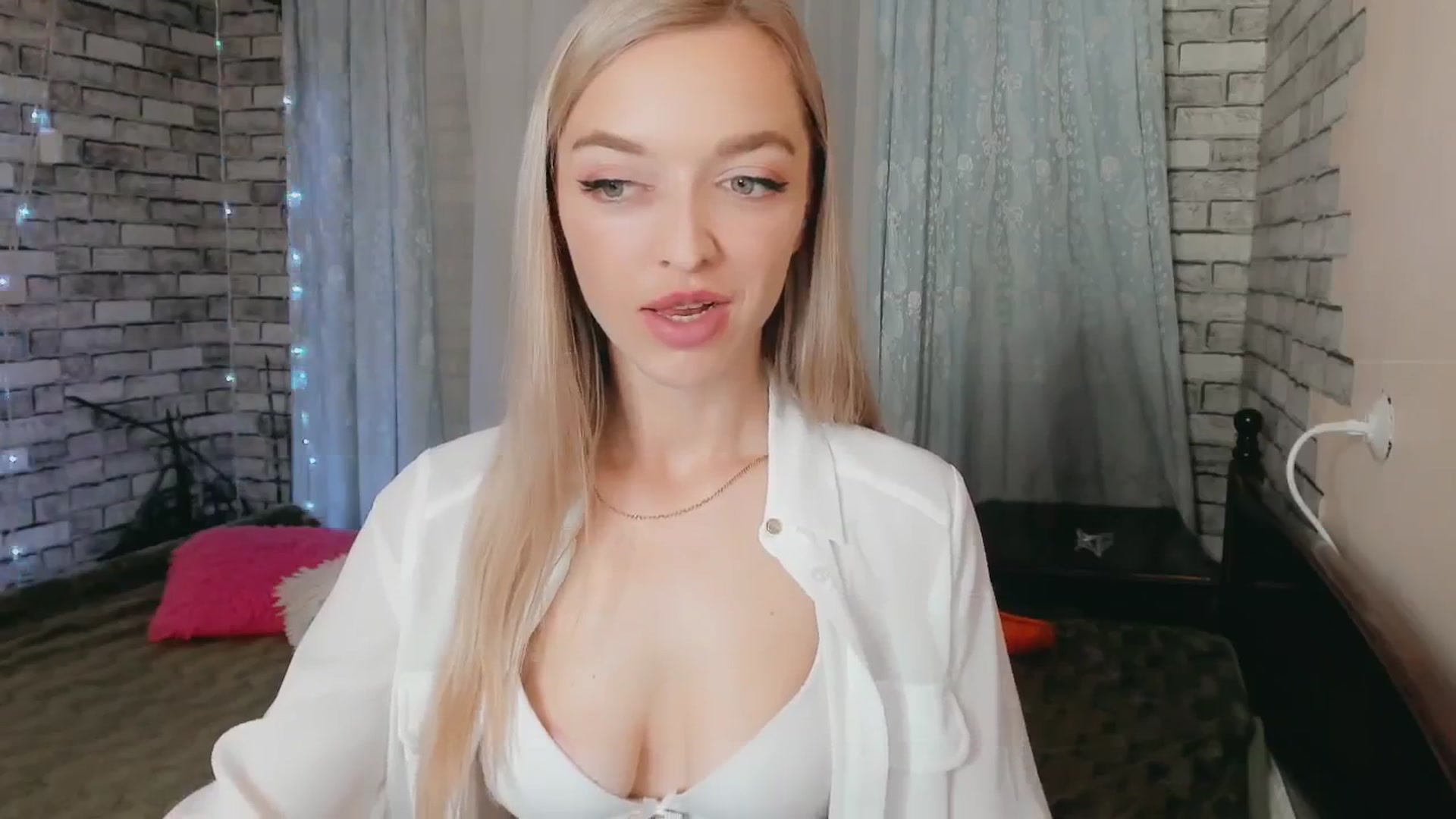 Gallery image thumbnail from Ambri_Lili's myfreecams stream on, 04/18/2024, 15:04 image 13 of 20