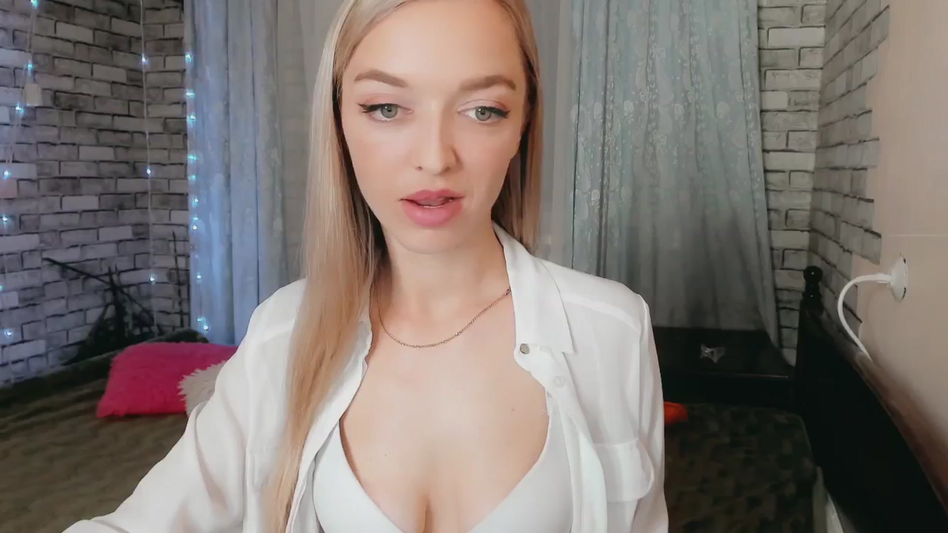 Gallery image thumbnail from Ambri_Lili's myfreecams stream on, 04/18/2024, 15:04 image 12 of 20
