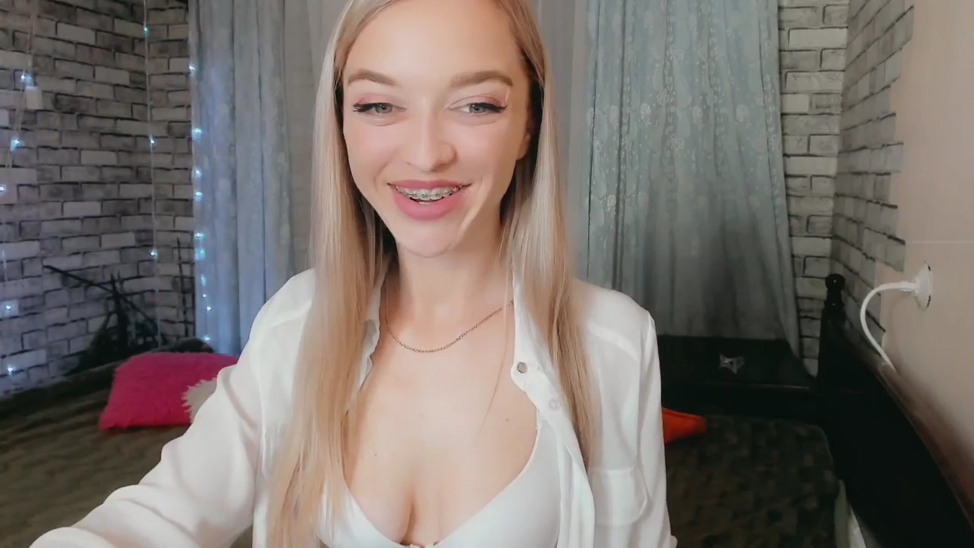 Gallery image thumbnail from Ambri_Lili's myfreecams stream on, 04/18/2024, 15:04 image 11 of 20