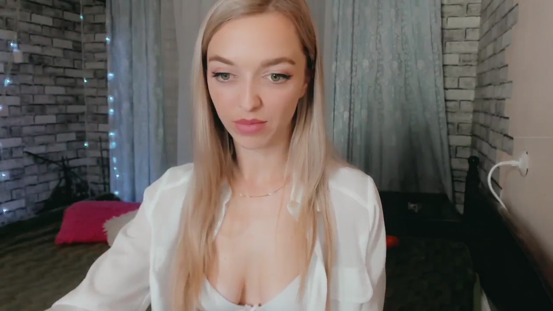 Gallery image thumbnail from Ambri_Lili's myfreecams stream on, 04/18/2024, 15:04 image 6 of 20