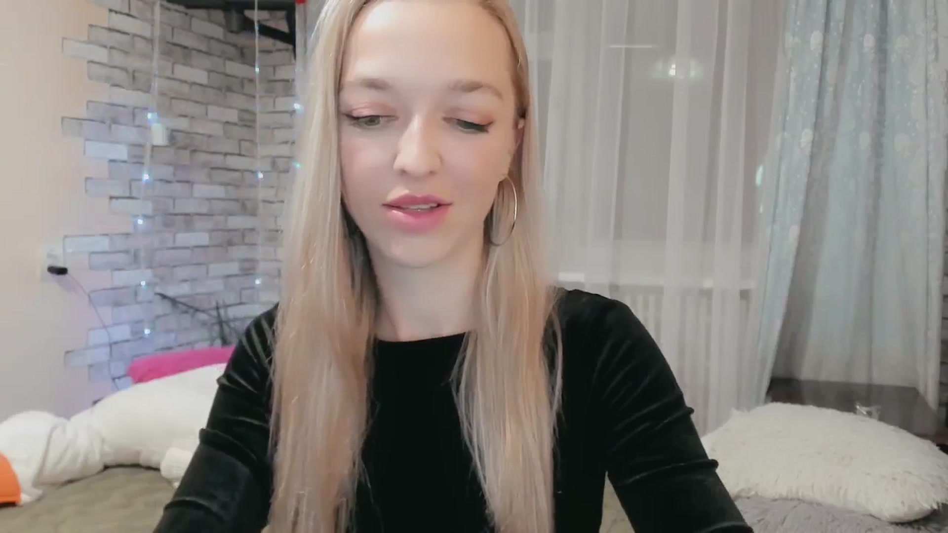 Gallery image thumbnail from Ambri_Lili's myfreecams stream on, 04/20/2024, 17:07 image 7 of 20